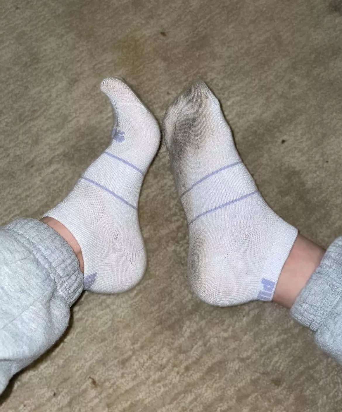 [selling] My well worn white ankle socks, you don’t wanna miss out on my amazing scent💦🧦🤍💜