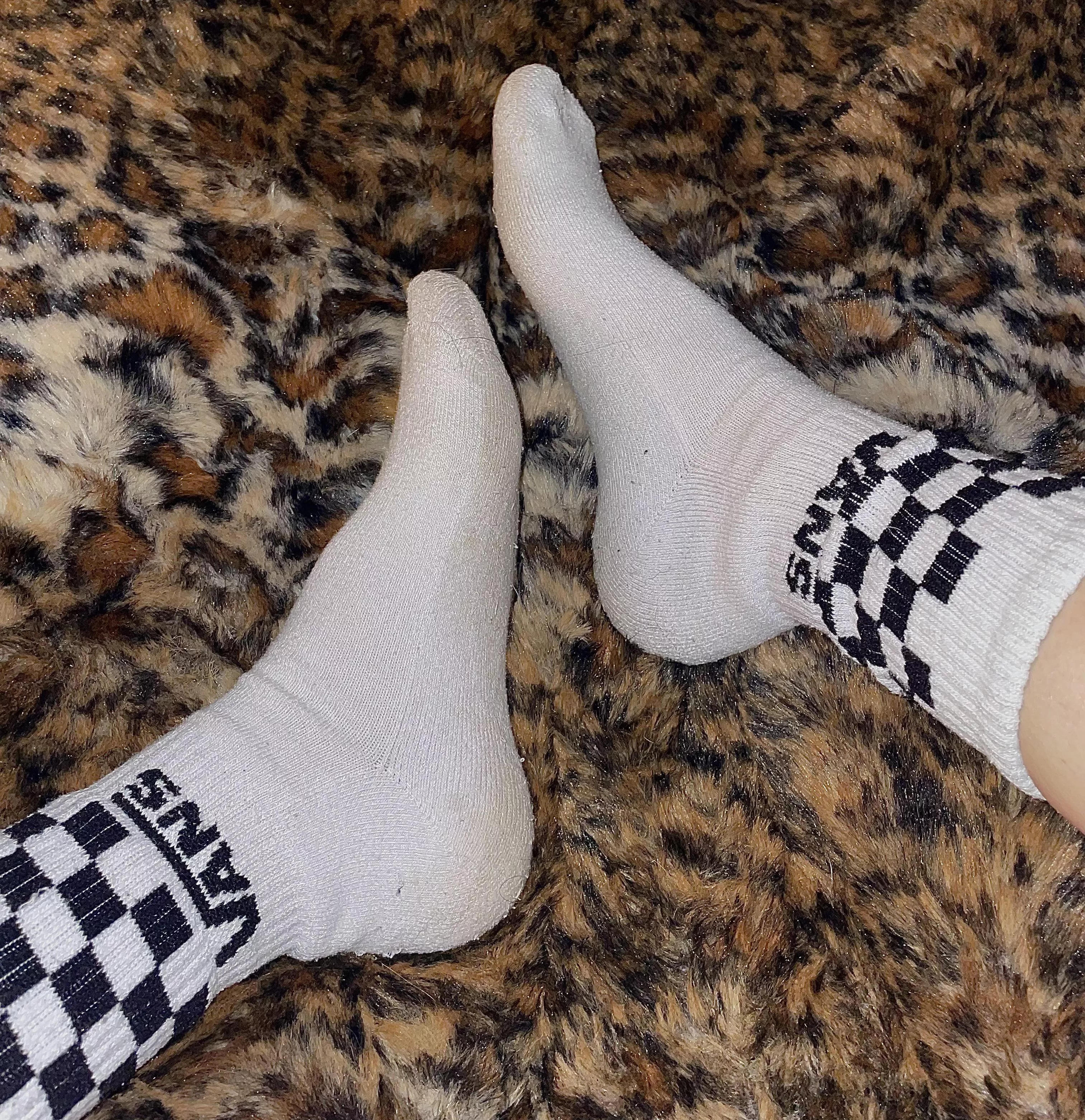 [selling] wouldn’t you love to take a big sniff of these cute but stinky vans socks?😍