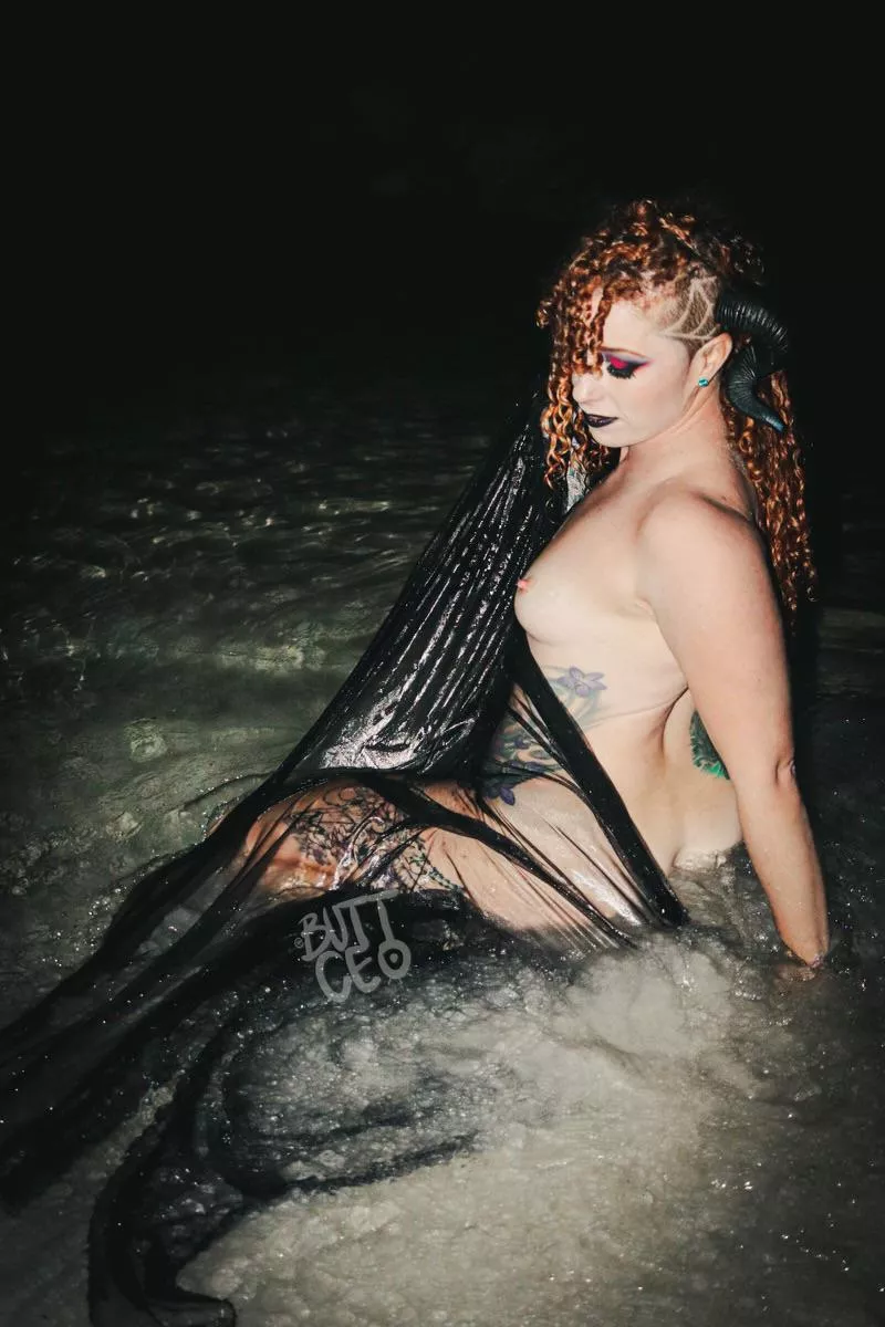 Serving those tattooed dark mermaid vibes!