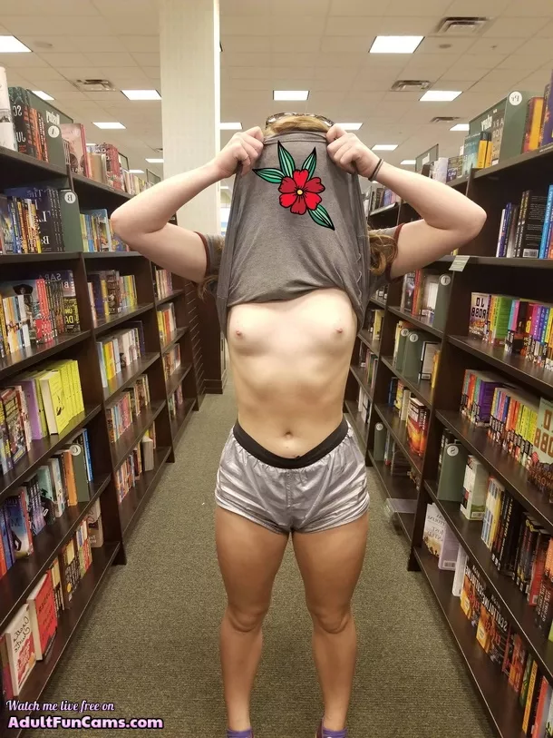 Sexy bbae at the library!