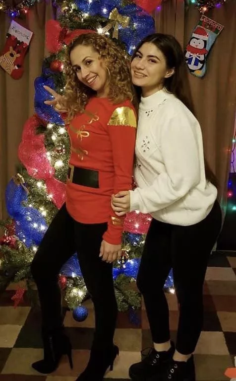 Sexy Christmas duo😍