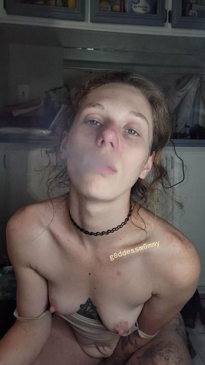 sexy momma smoker