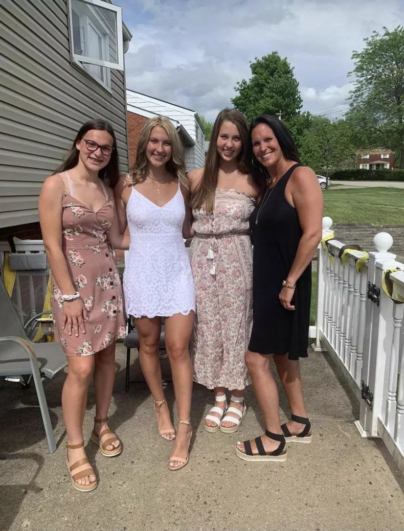 Sexy mommy and her sexy daughters