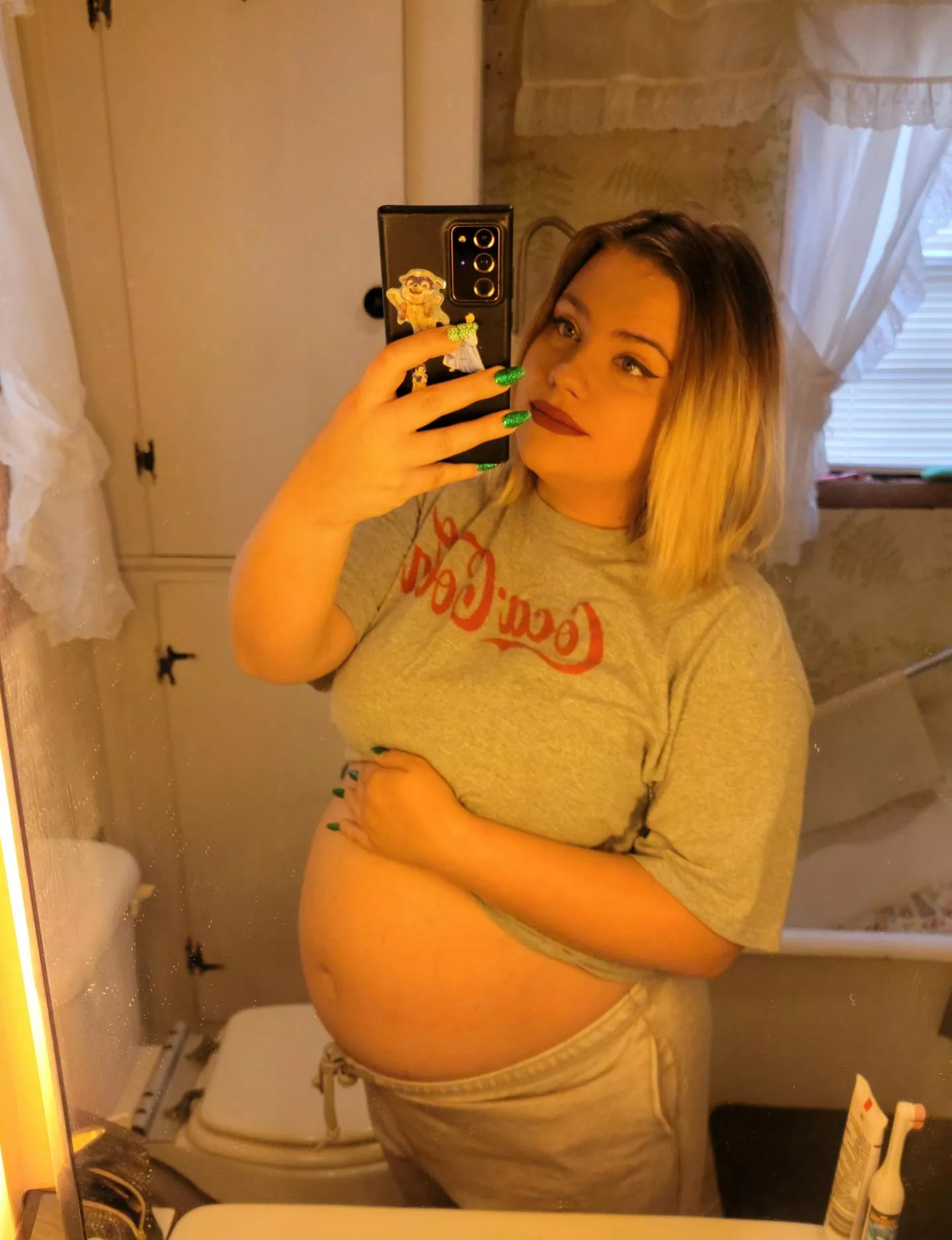 sexy nude preggo bump content $$ dm me for prices!!