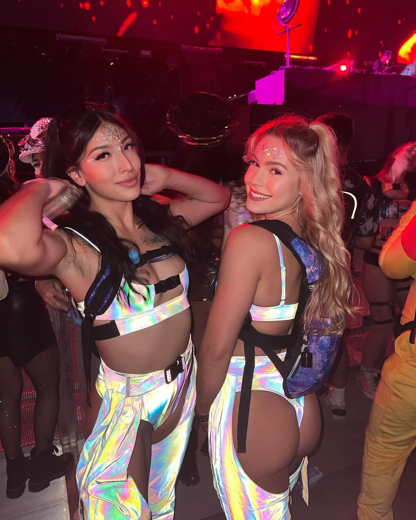 Sexy rave babes