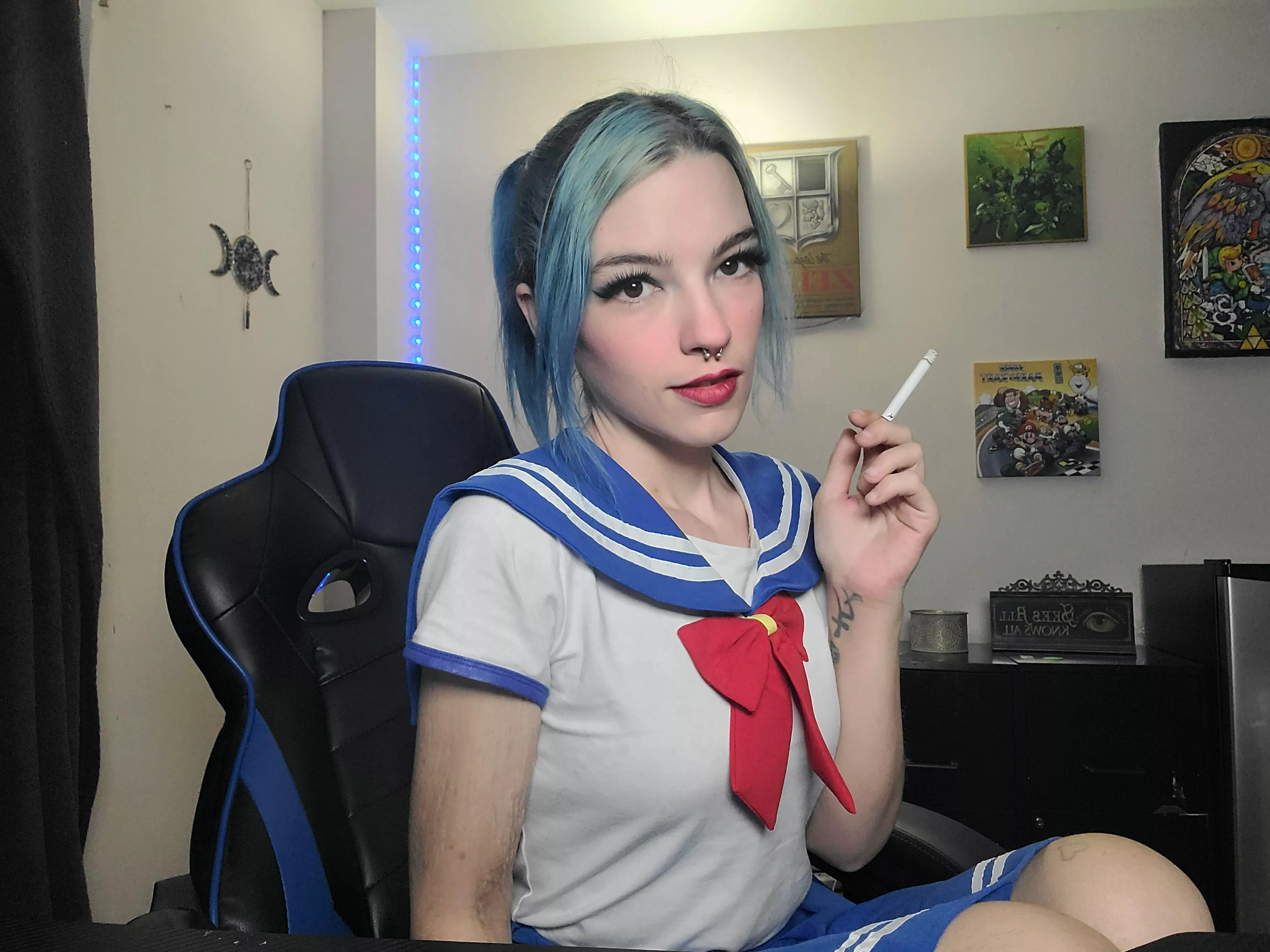 sexy smoking sailor moon ðŸŒ™