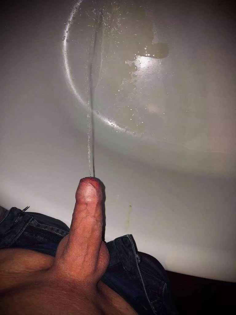 Shaved dick piss❤️