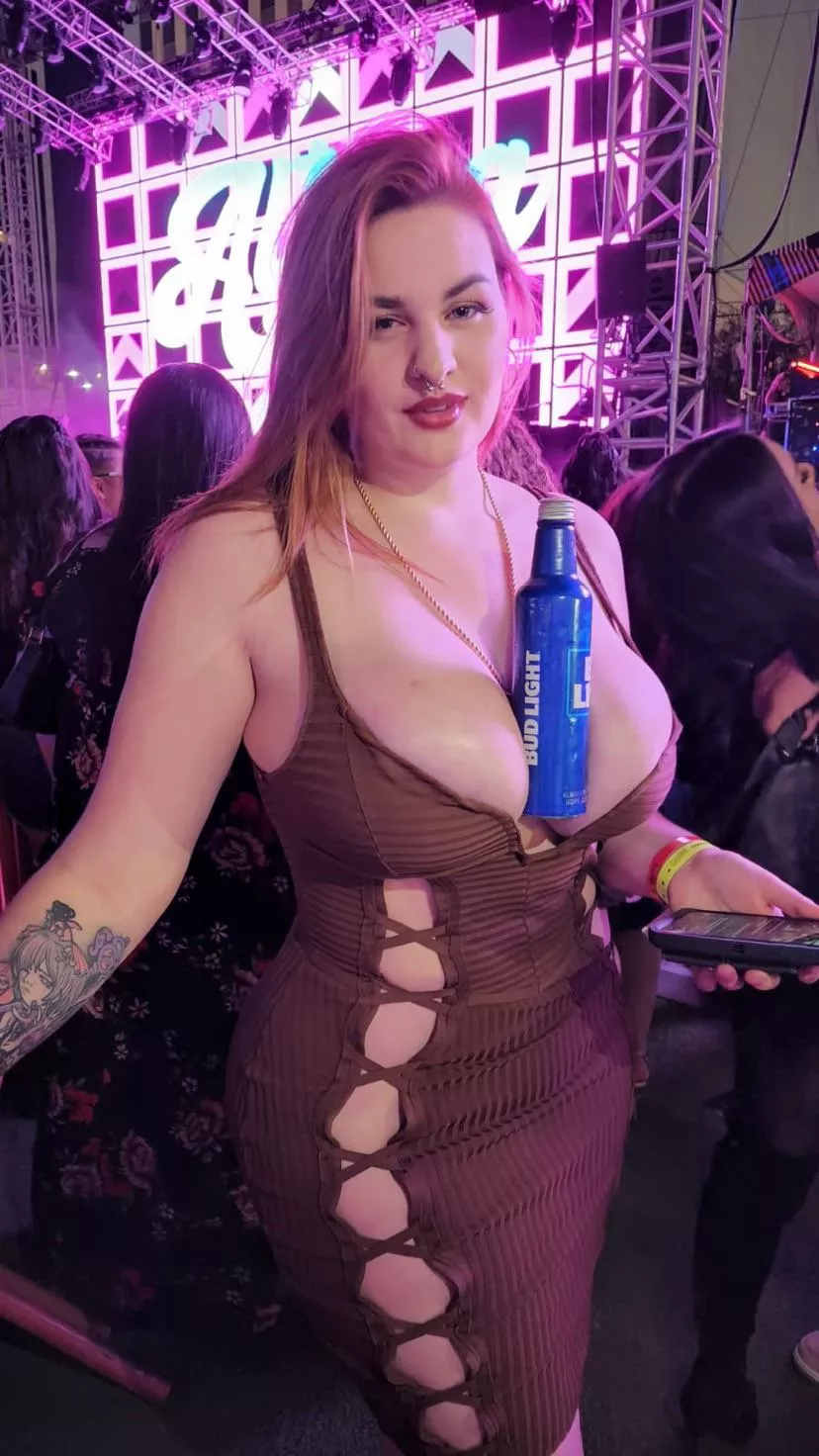 She can hold your beer for you