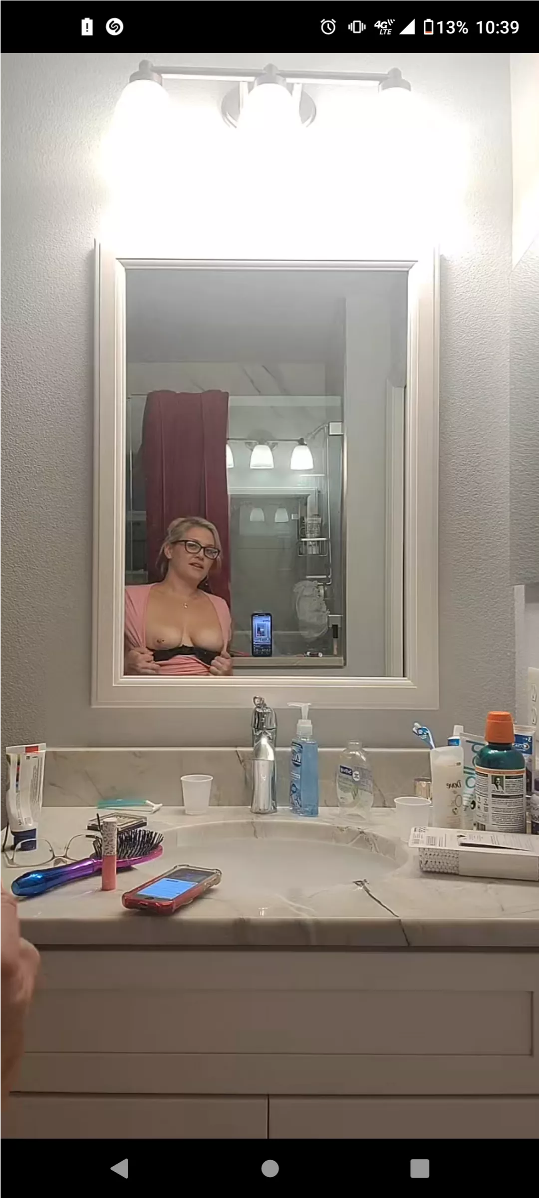 shes mirror flashing live now