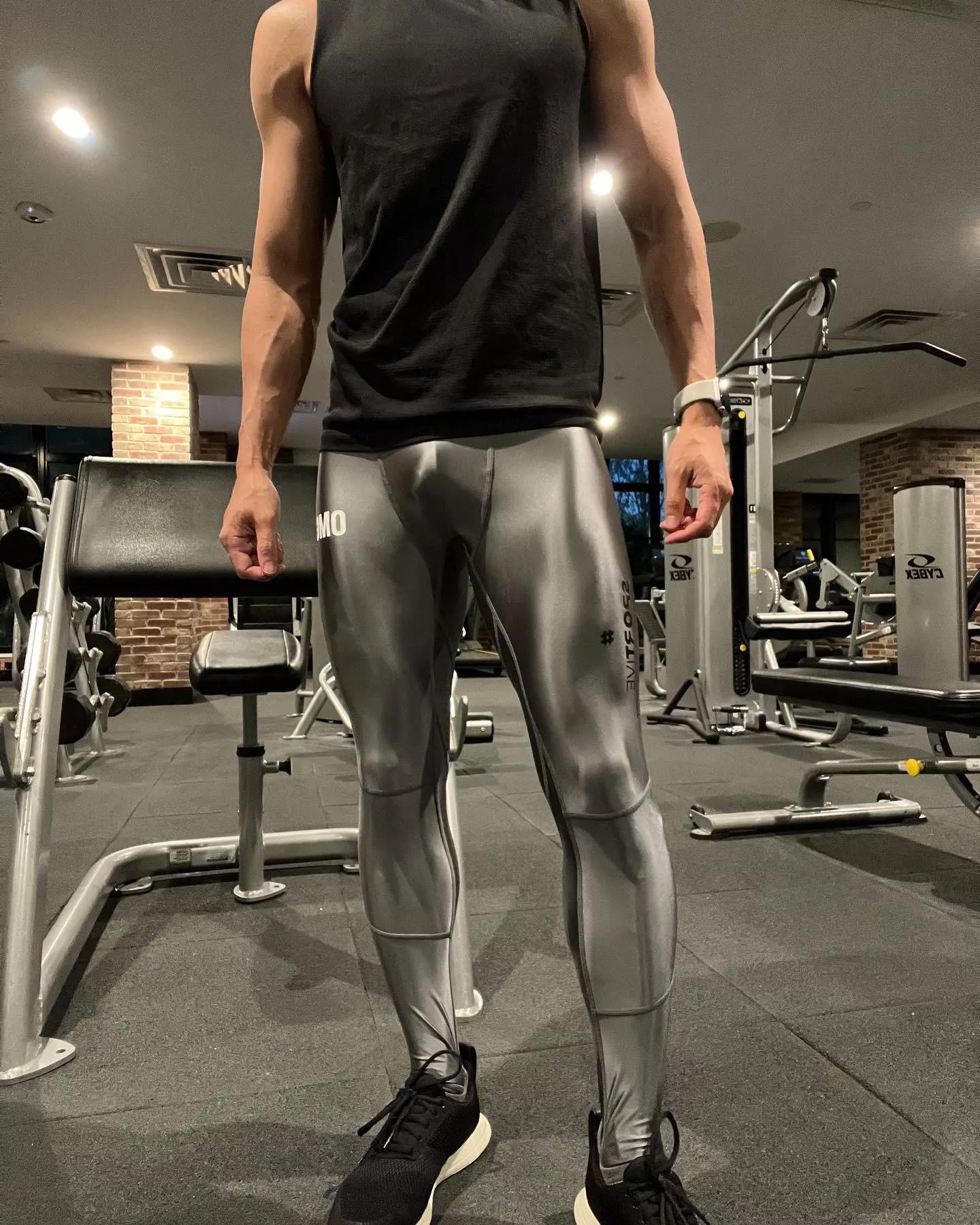 Shiny gym bulge