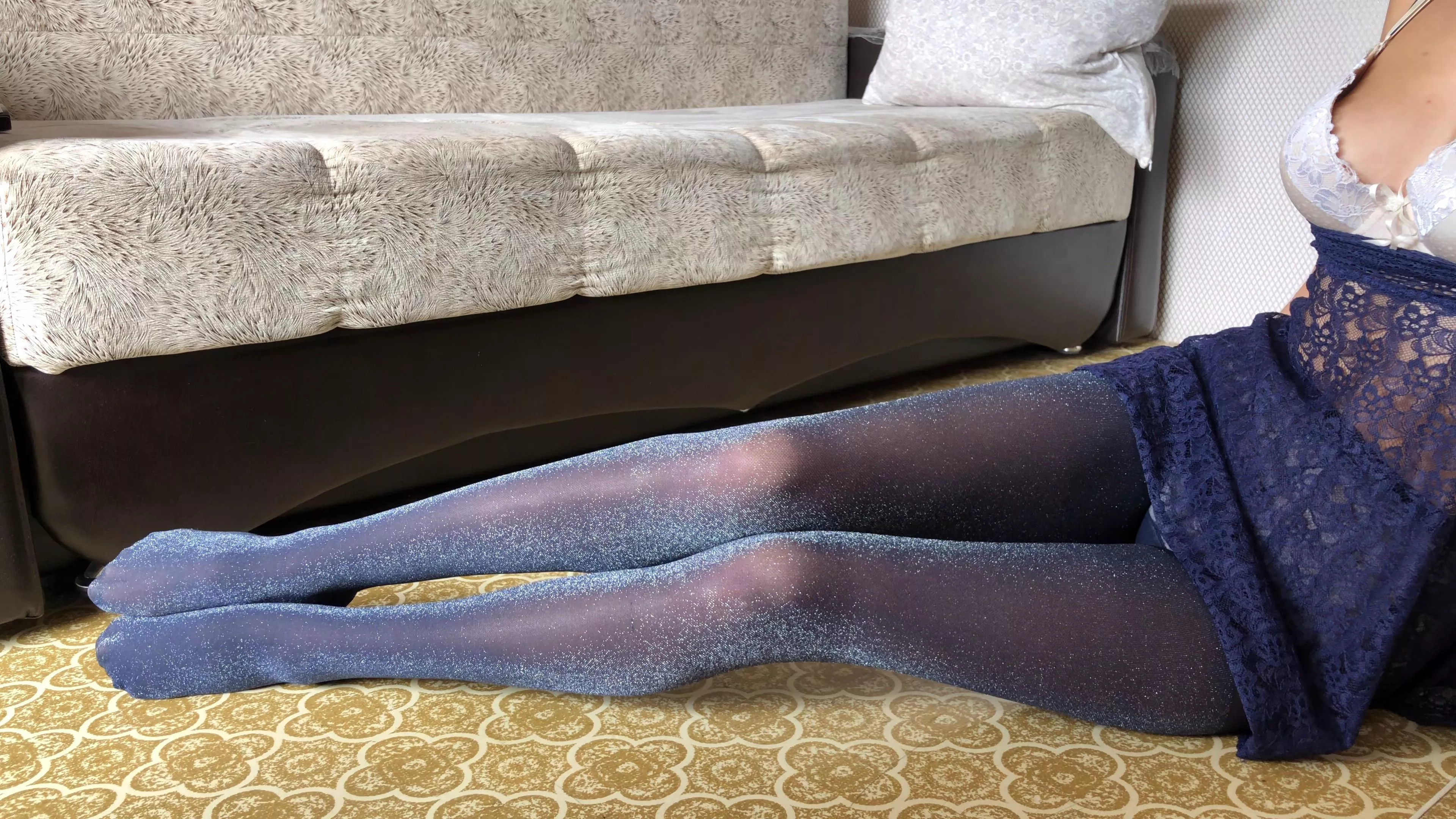 Shiny lurex pantyhose)