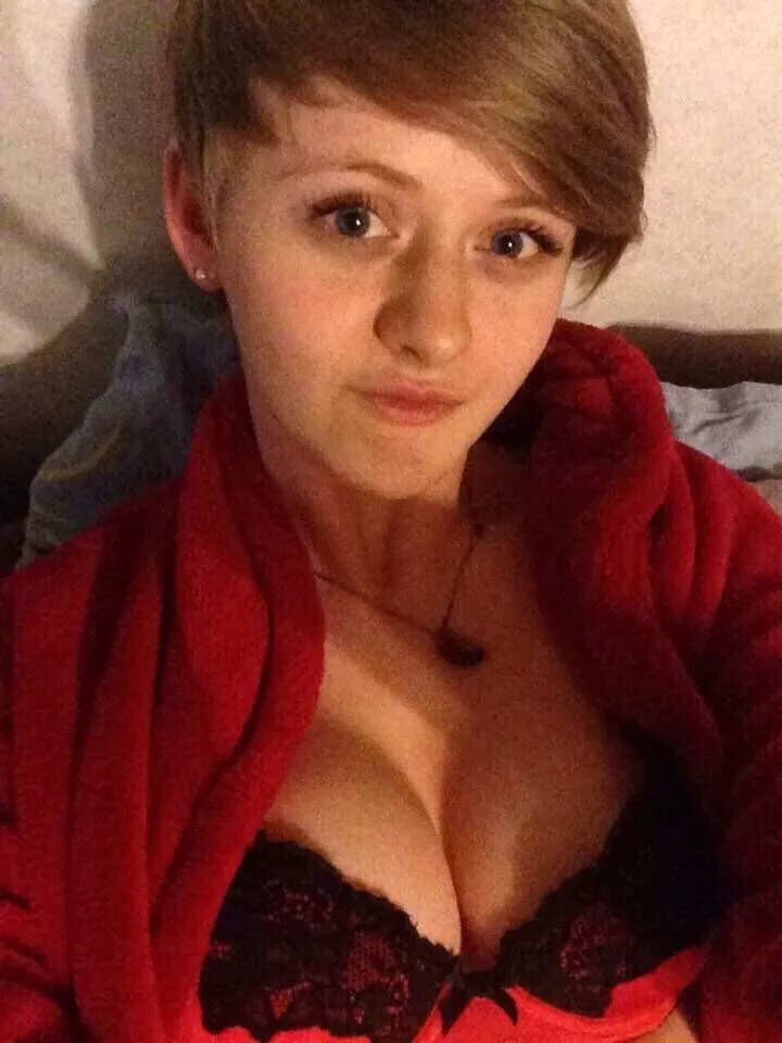 Short haired slut Iâ€™m eating to be gangbanged