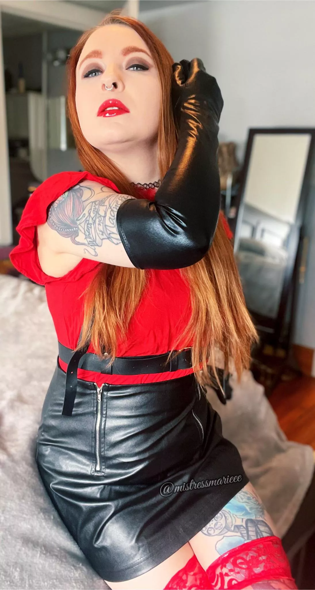 Short little skirt and gloves to match