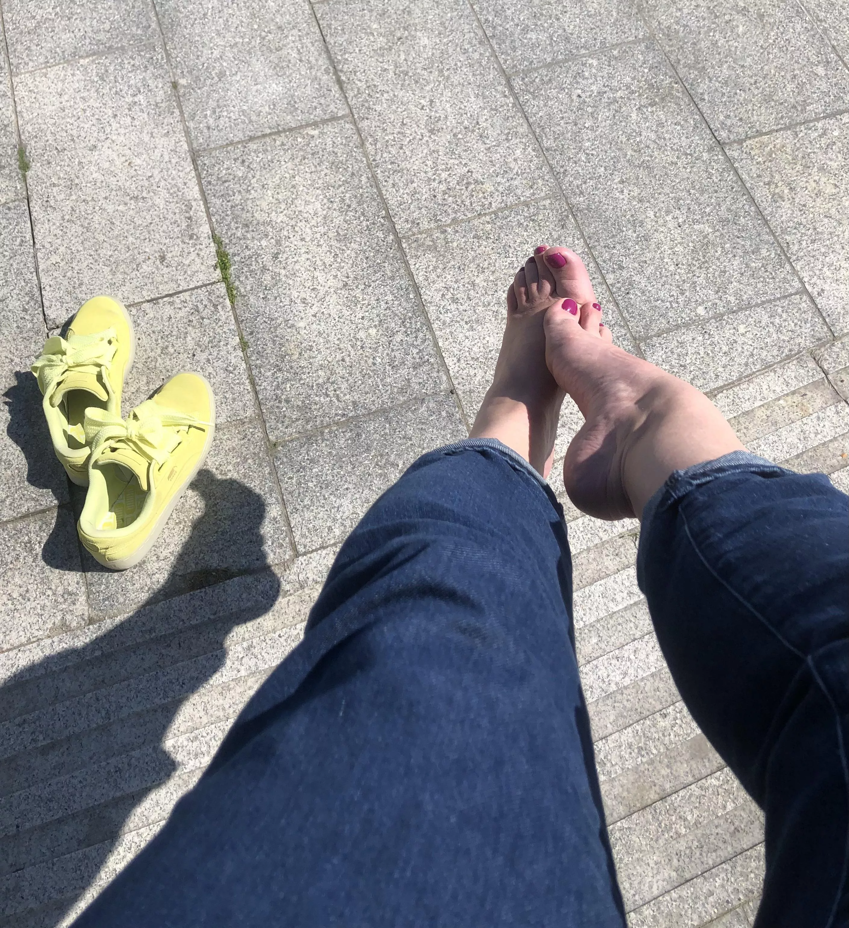 Short rest for my feet in the sunshine 😎