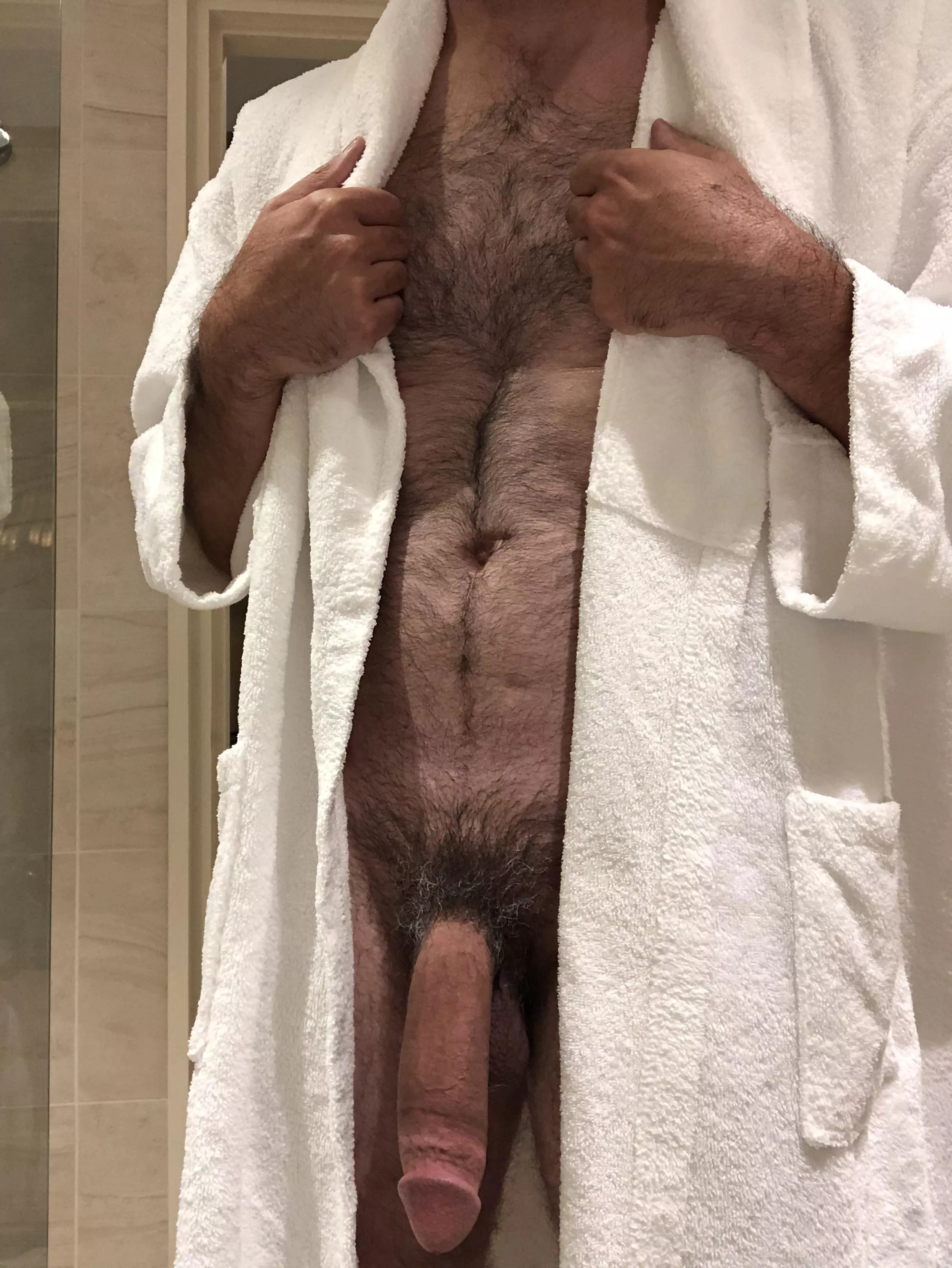 Shower timeâ€”whoâ€™s in? (40)