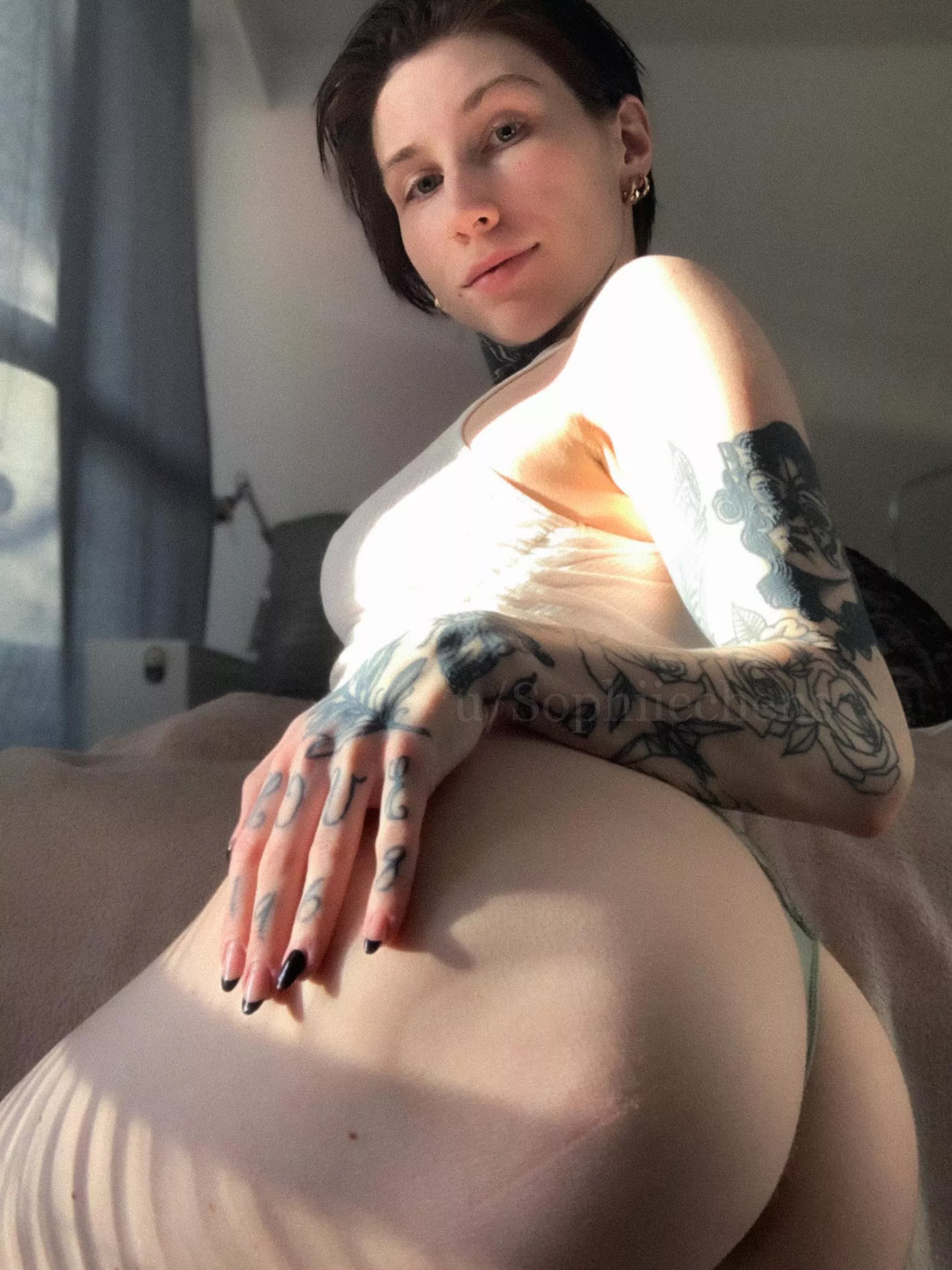 Sick tats and a juicy ass, here I am :3