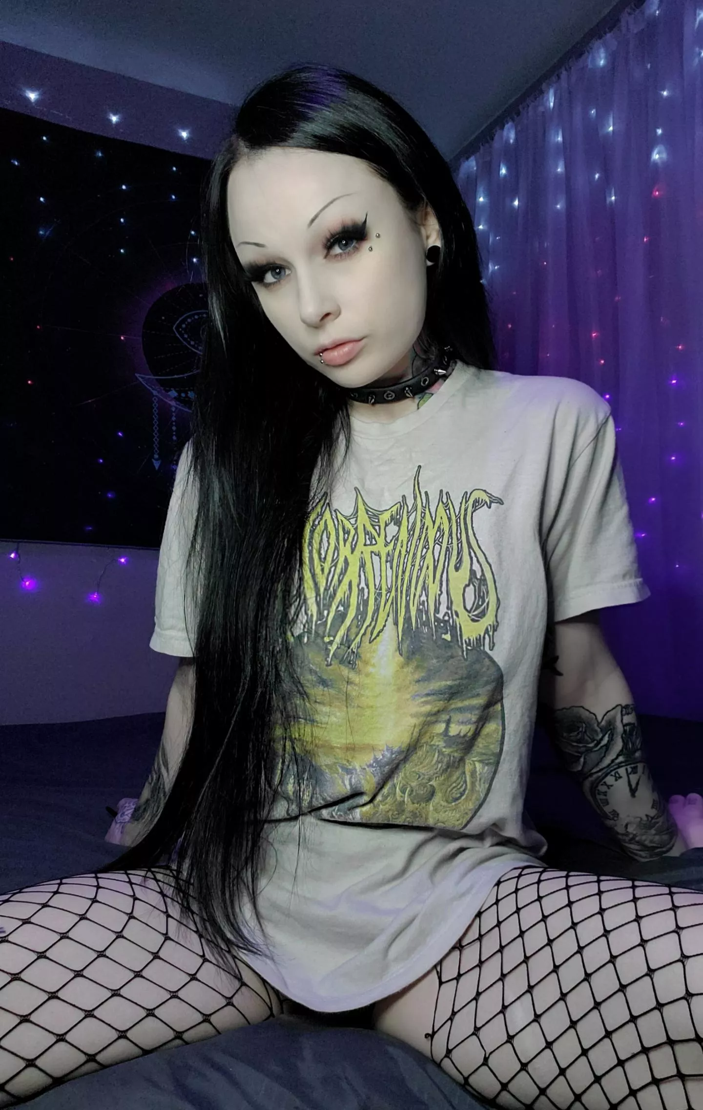 Simple fishnet & metal shirt look 💀 any Horrendous fans?