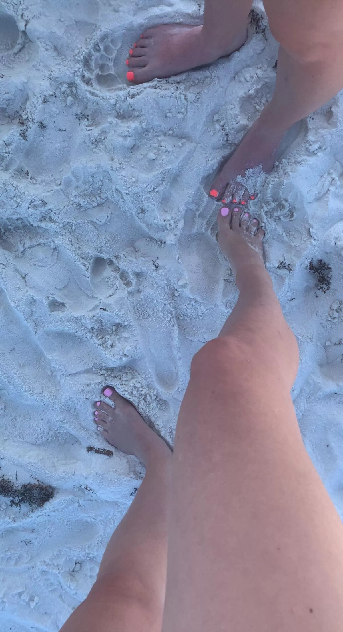 Sister beach feet ðŸ‘…