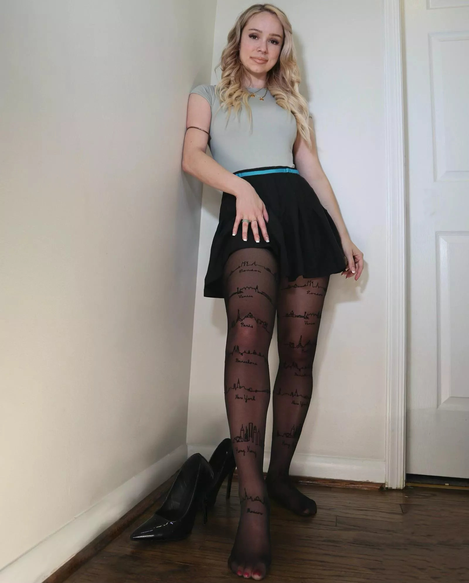 Skims bodysuit and calzedonia tights