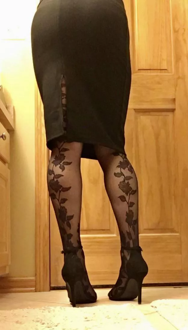 Skirt/tights/heels combo I’m wearing to work today. Hope my boss appreciates it…..😘😉