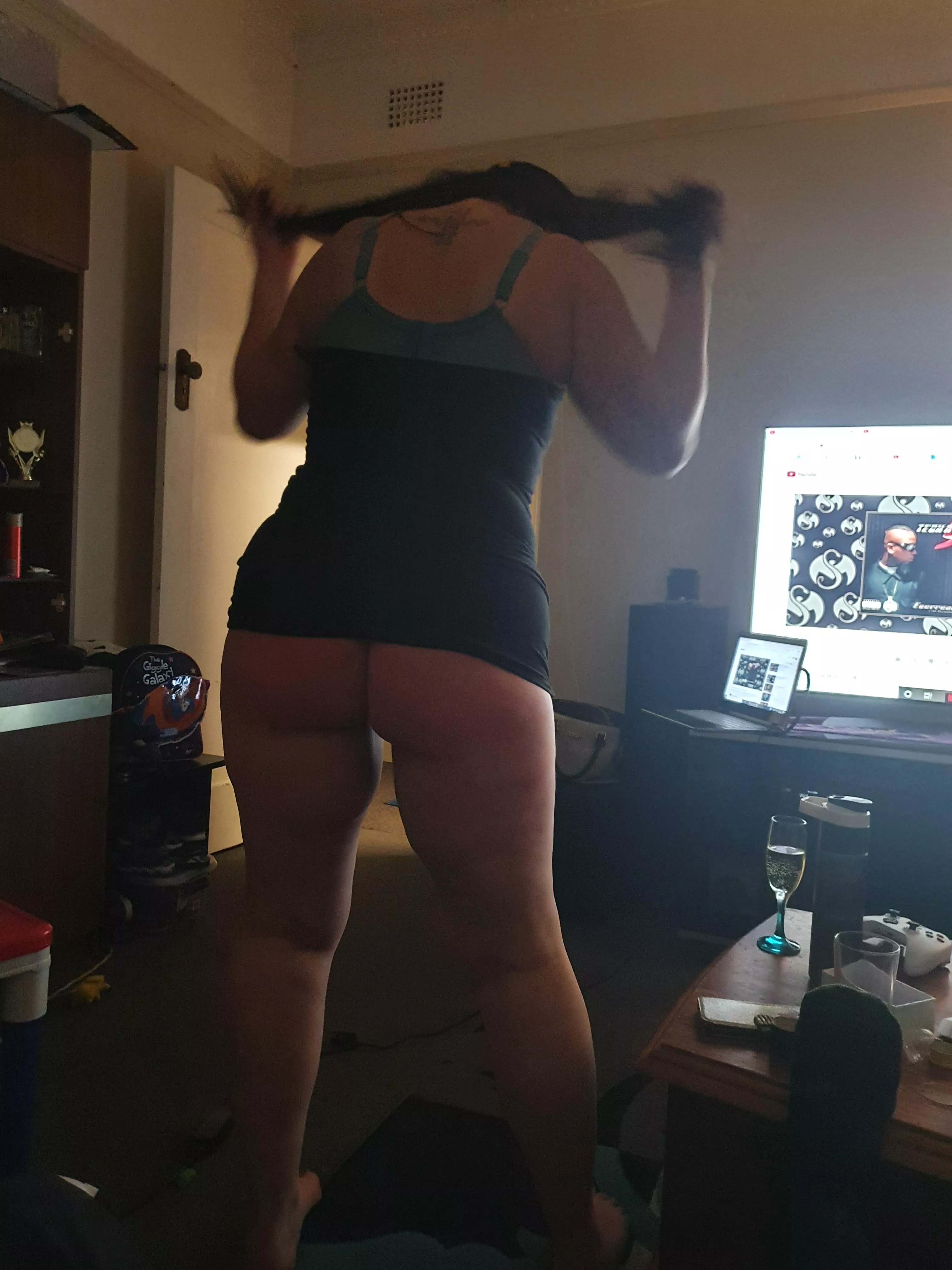 Slap my ass and pull my hair 😈