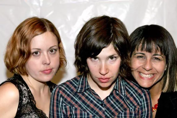 Sleater-Kinney's Carrie Brownstein (ctr) and Janet Weiss (rt)