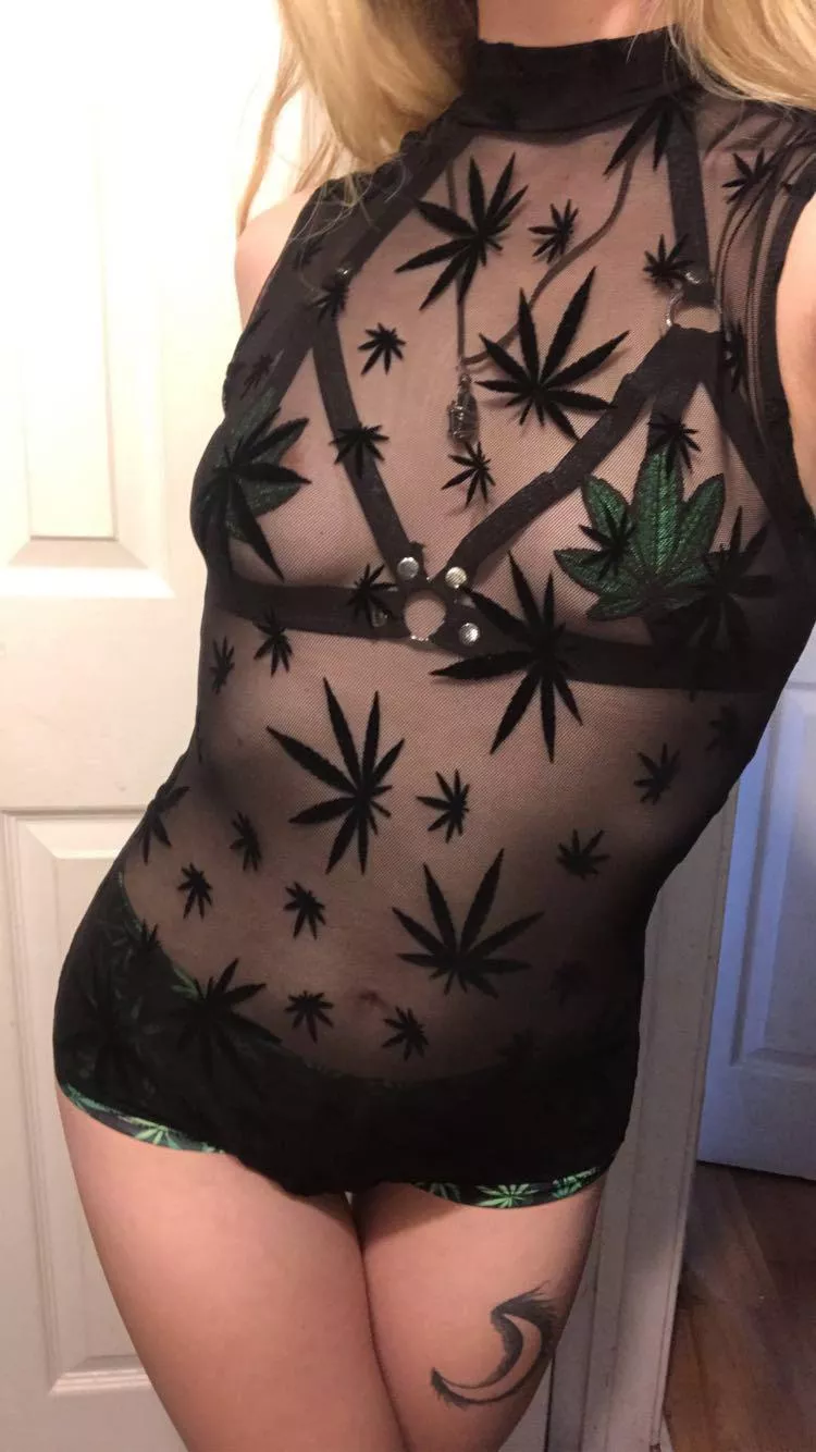 Small stoner milf for you