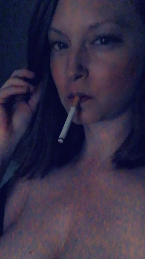 Smoke before the sun came up 🖤