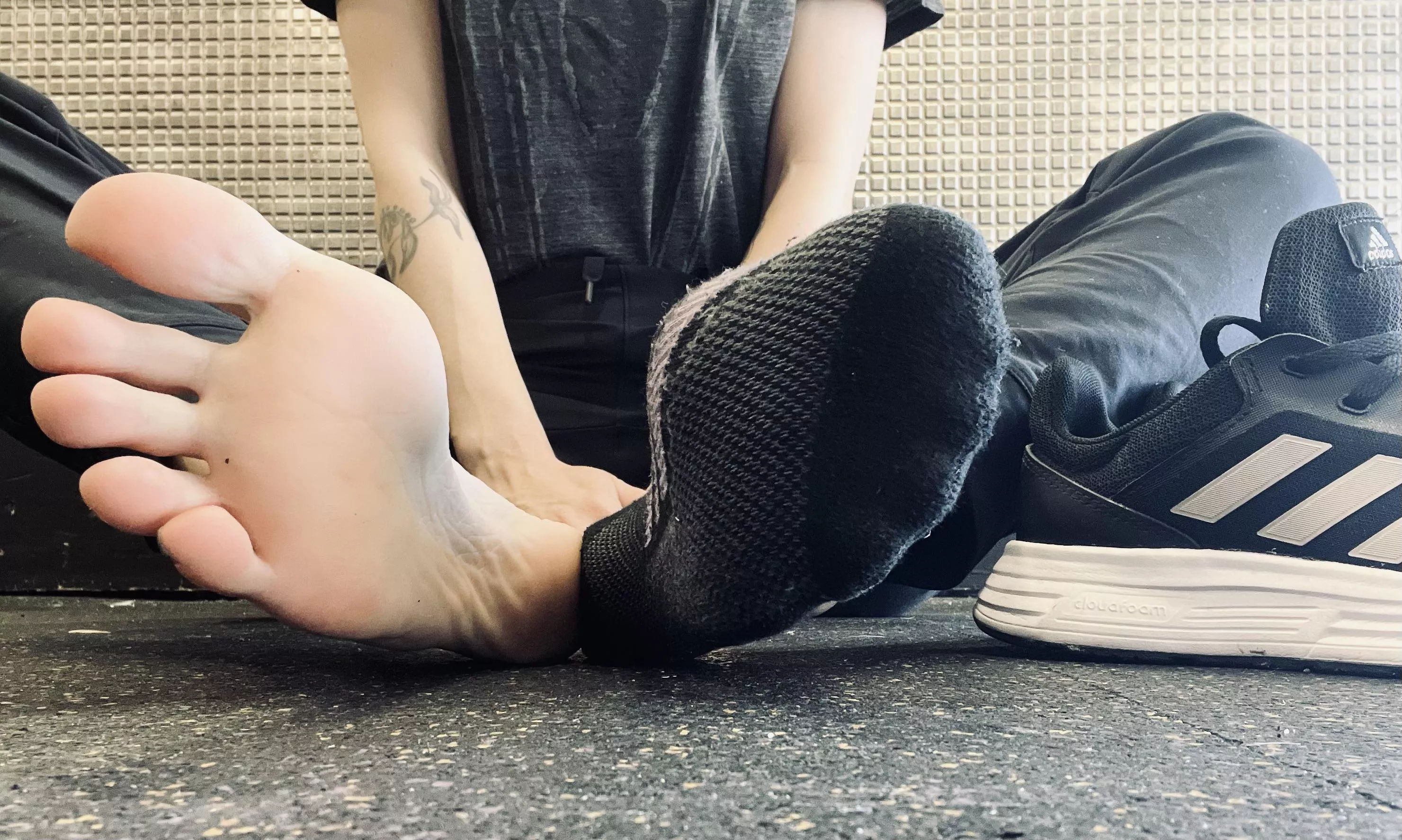 Socksâ€¦ on or off at the gym?