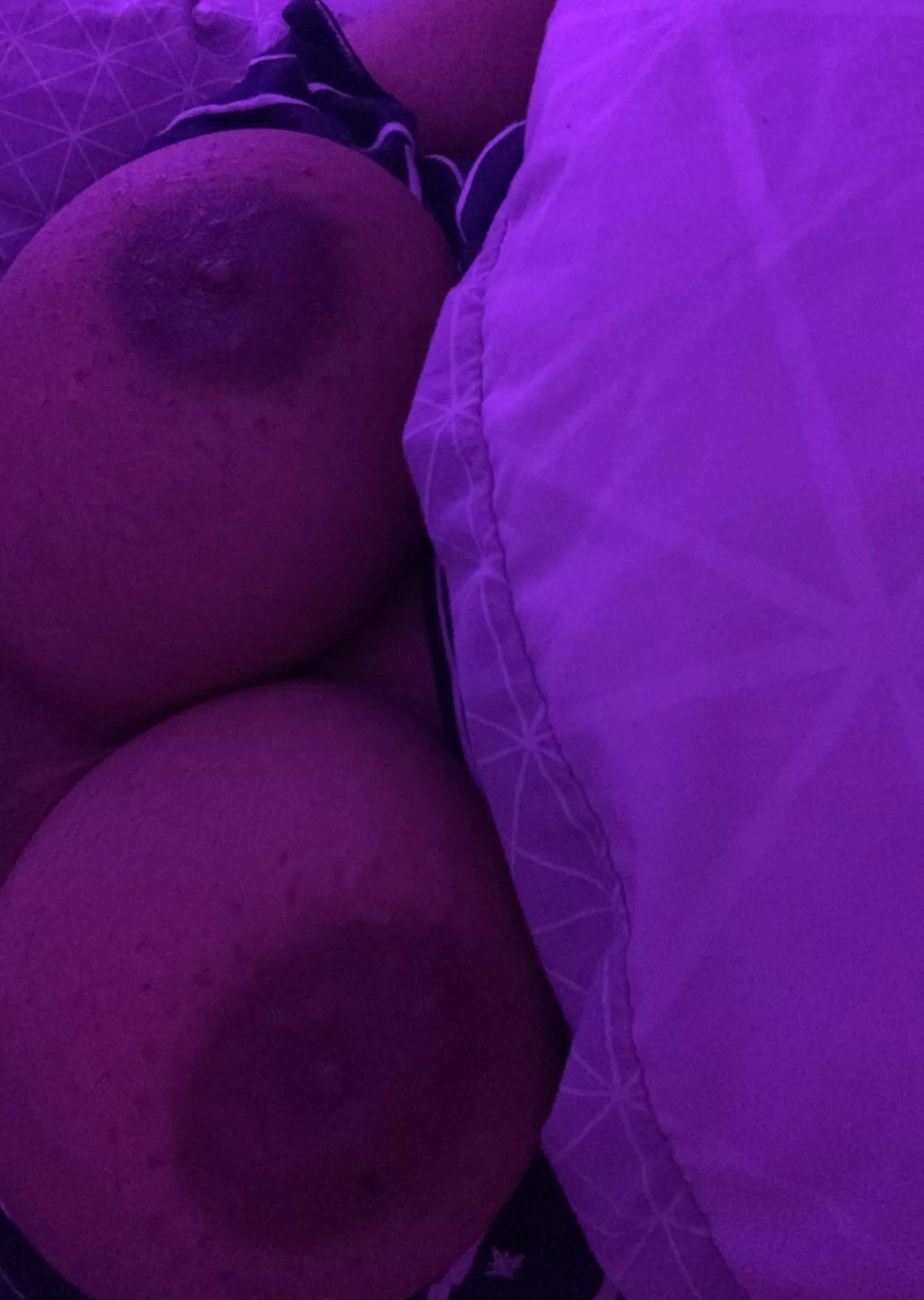 some 21 yo titties for u, dms open x