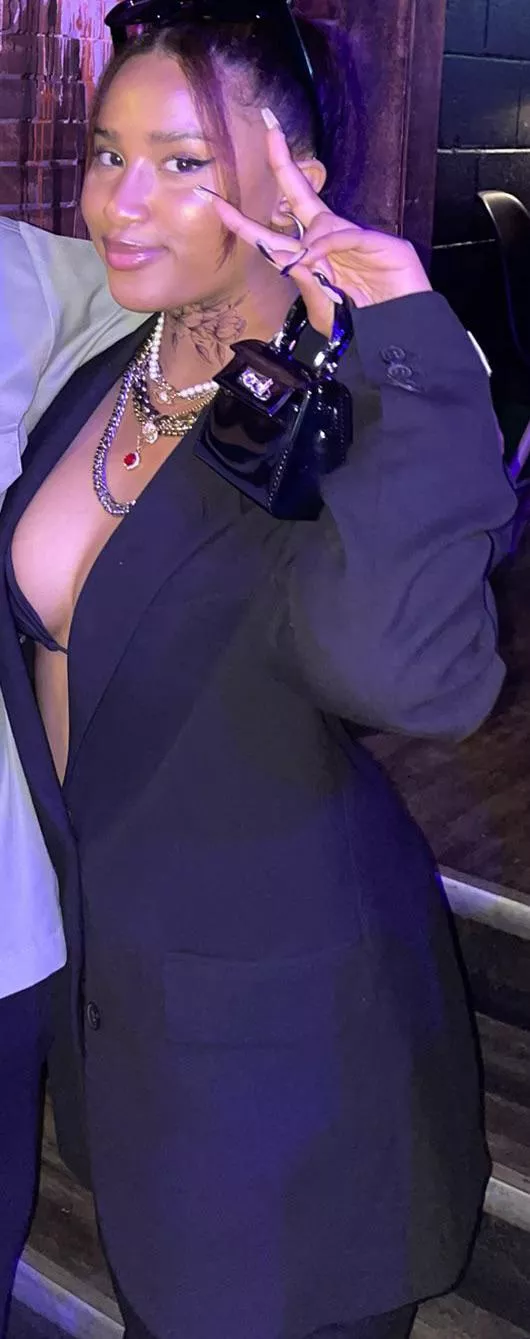 Some Hannah (BB23) Cleavage