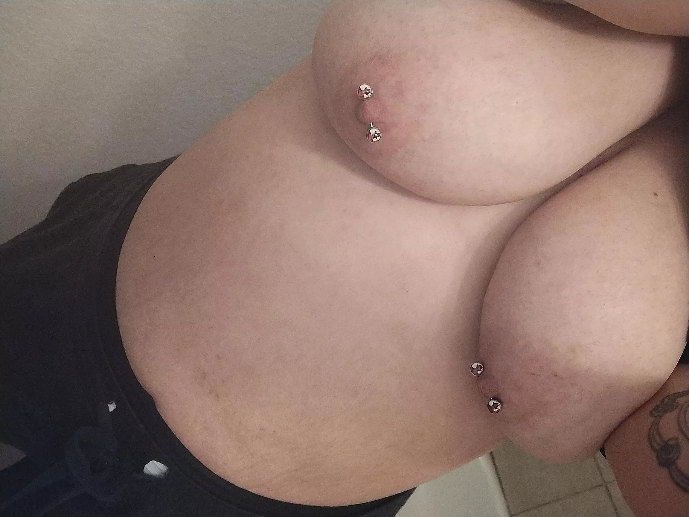 some spooky tiddies for y'all 🕸️