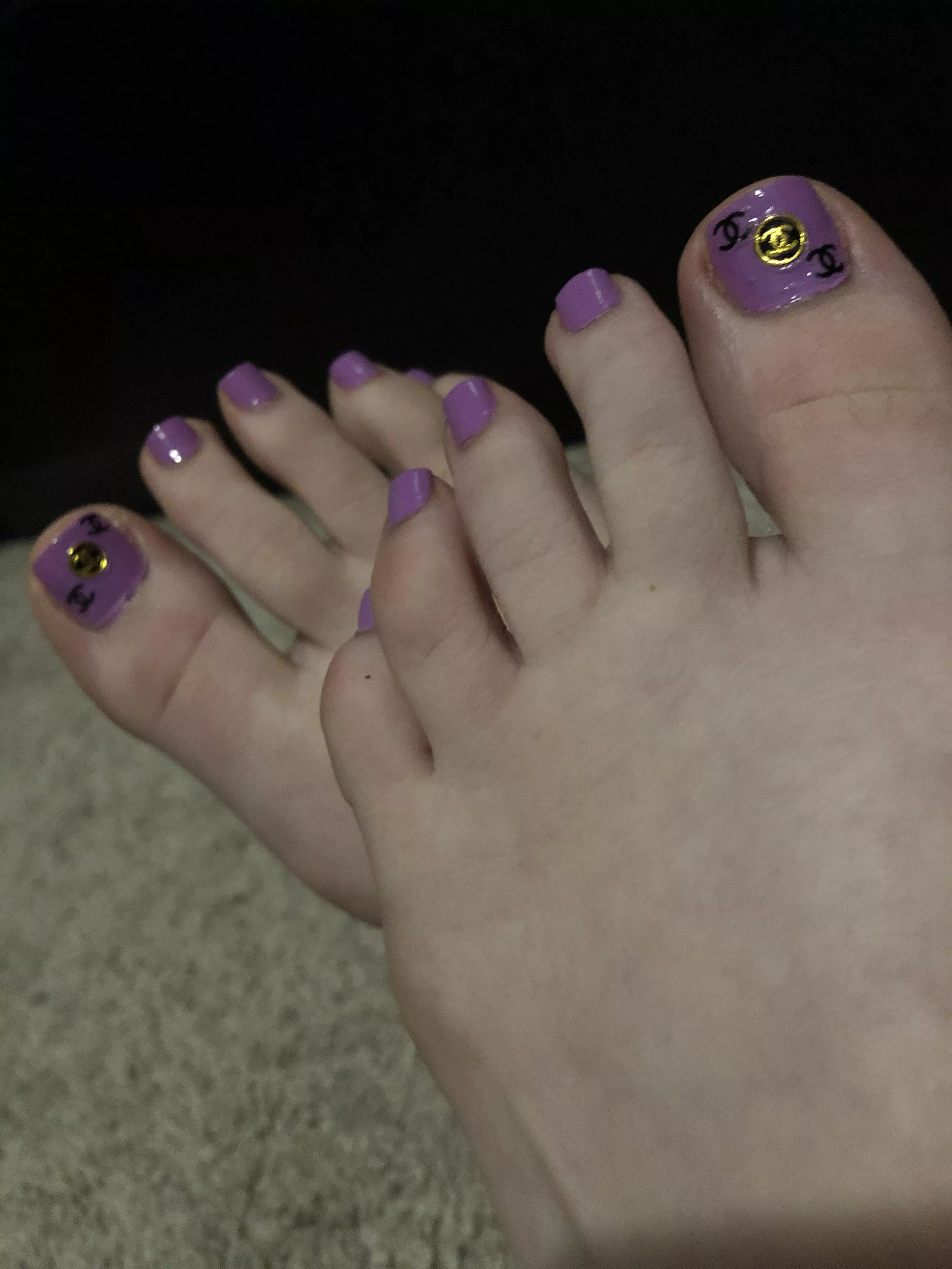 Someone cum suck on these toes