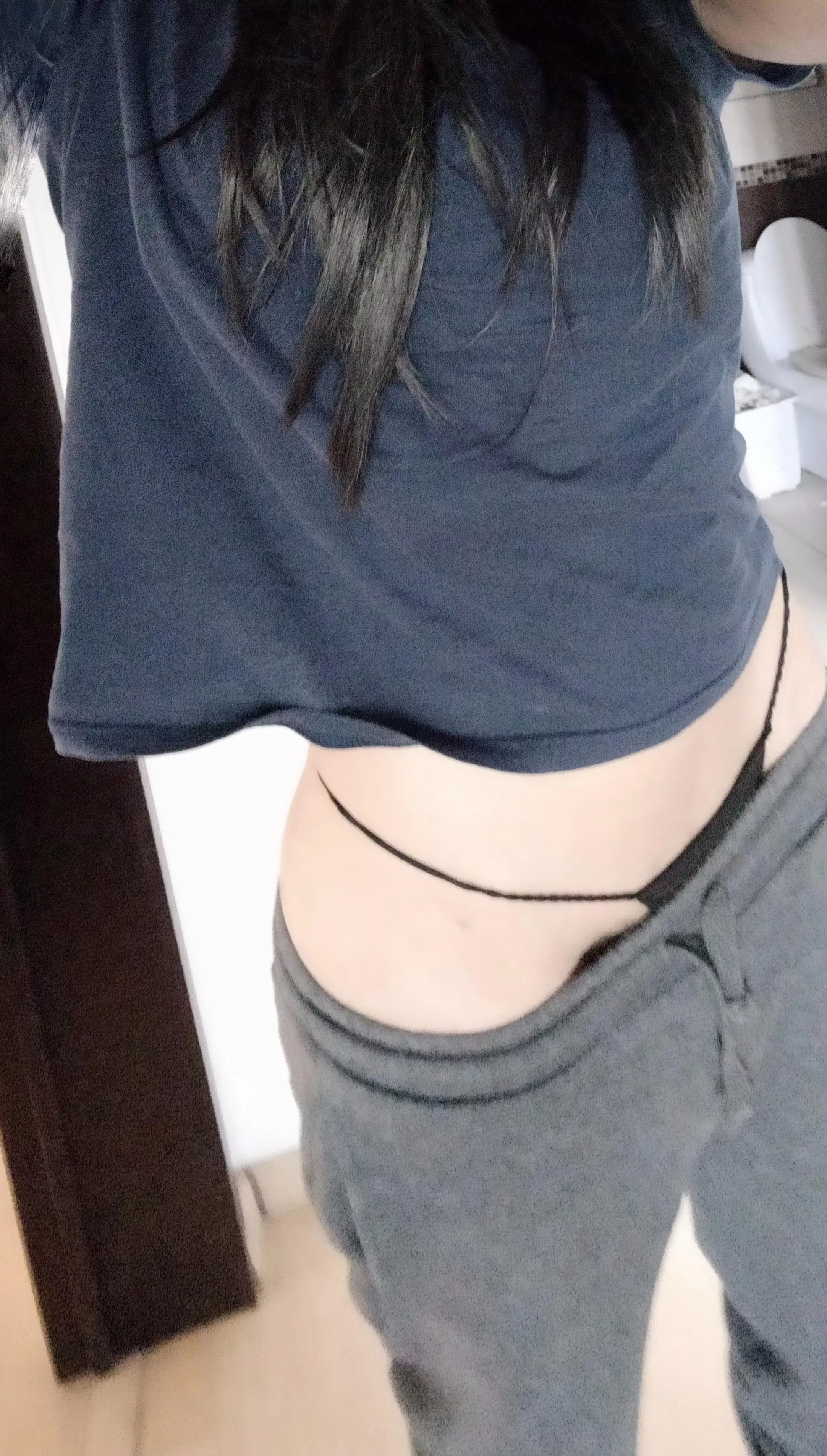 Someone gave me the idea to start wearing my thongs like this ðŸ’• (oc) what do you think ðŸ¤”??