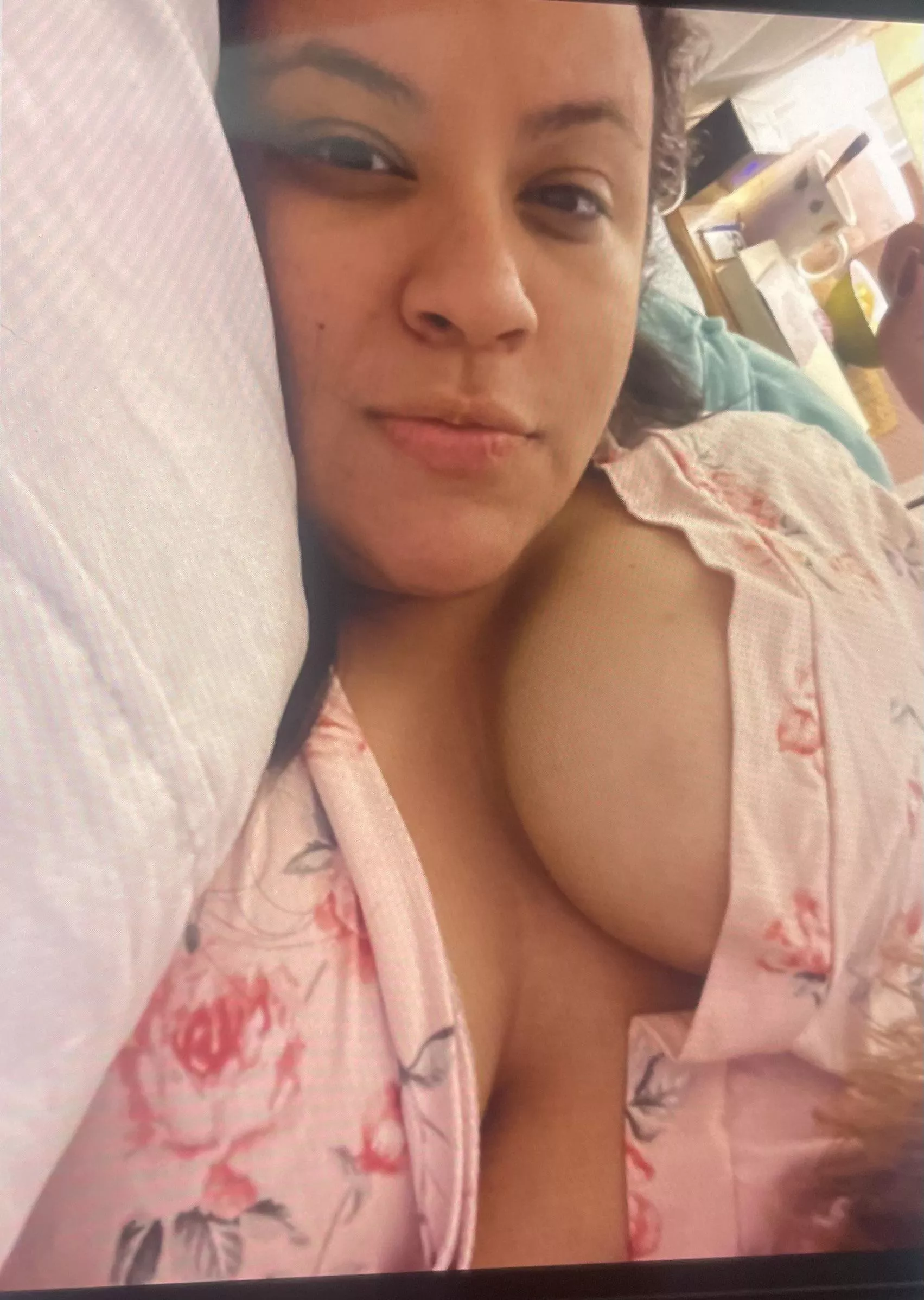 Someone please cum on this latina for me (dm)