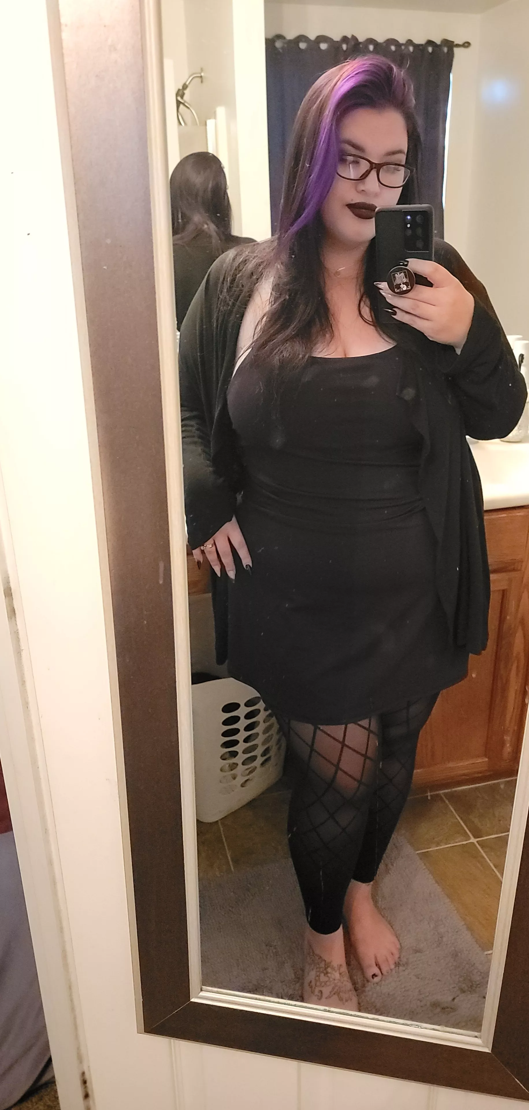 Sorry my tits aren't out, but I thought I looked cute AF ðŸ–¤ðŸ’œ