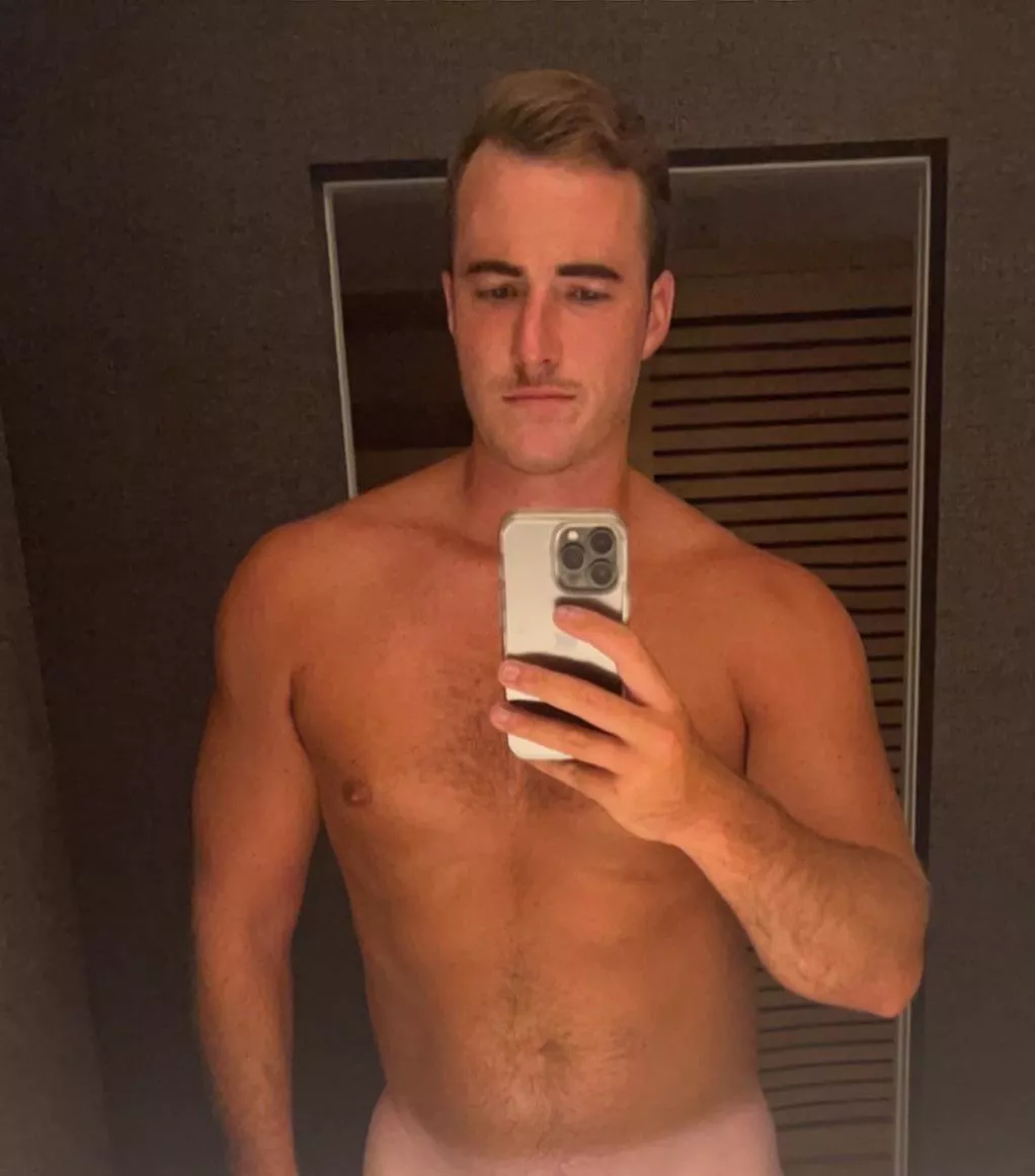 Spending the night ashore - mirror selfies and all!