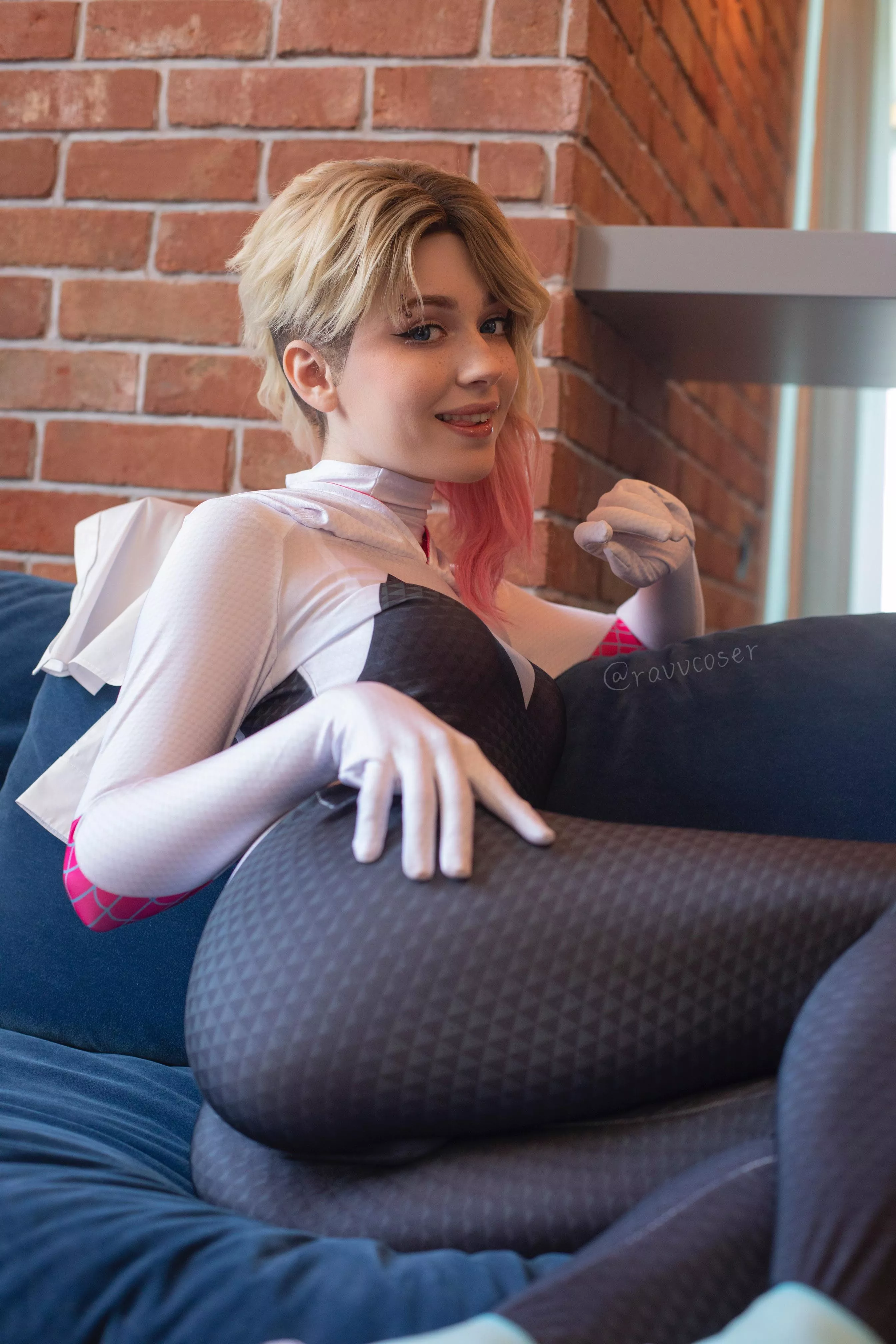 [spider verse 2] Spider Gwen (ravvcoser)