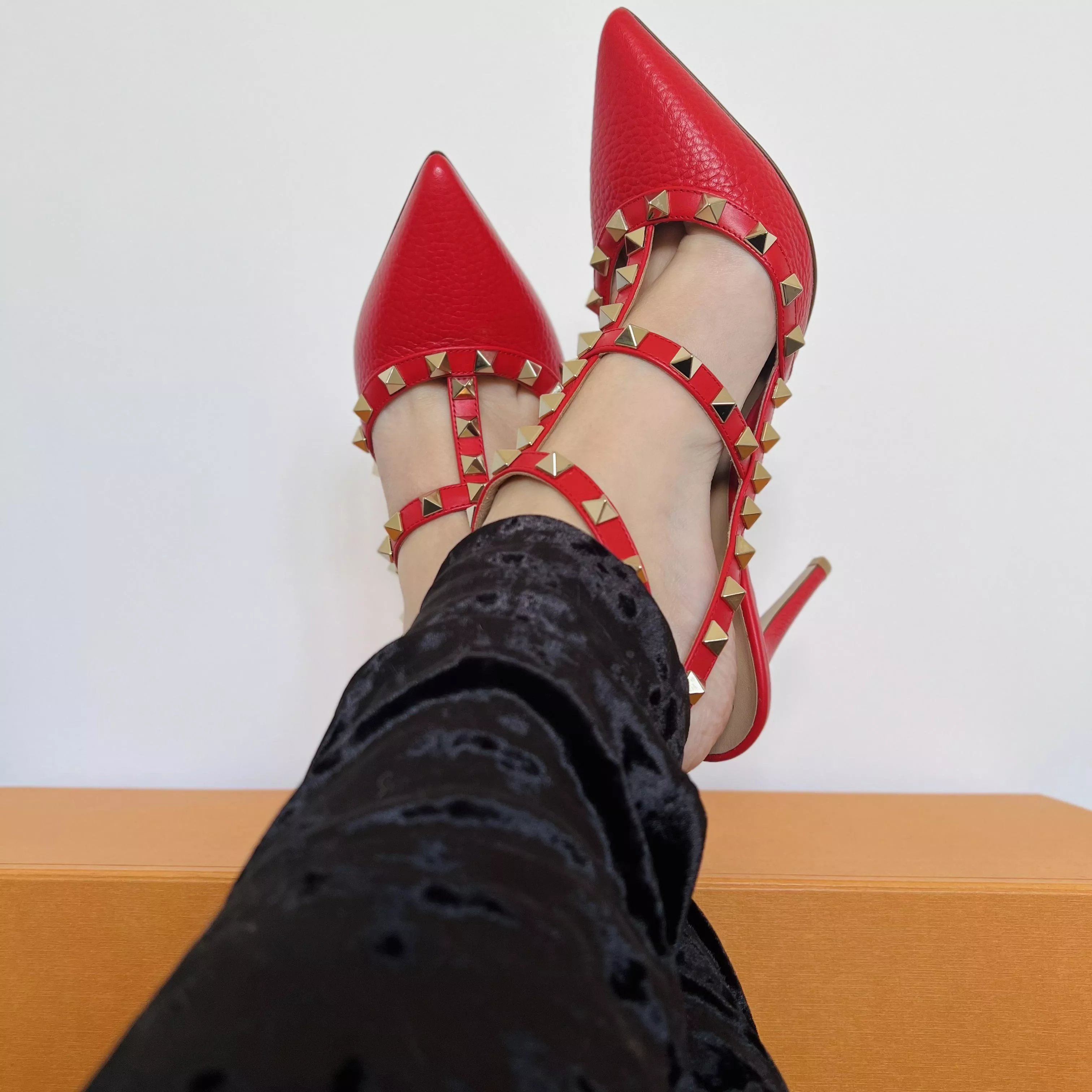 Spiked Valentino stilettos 👠 feet up and in command 🔥