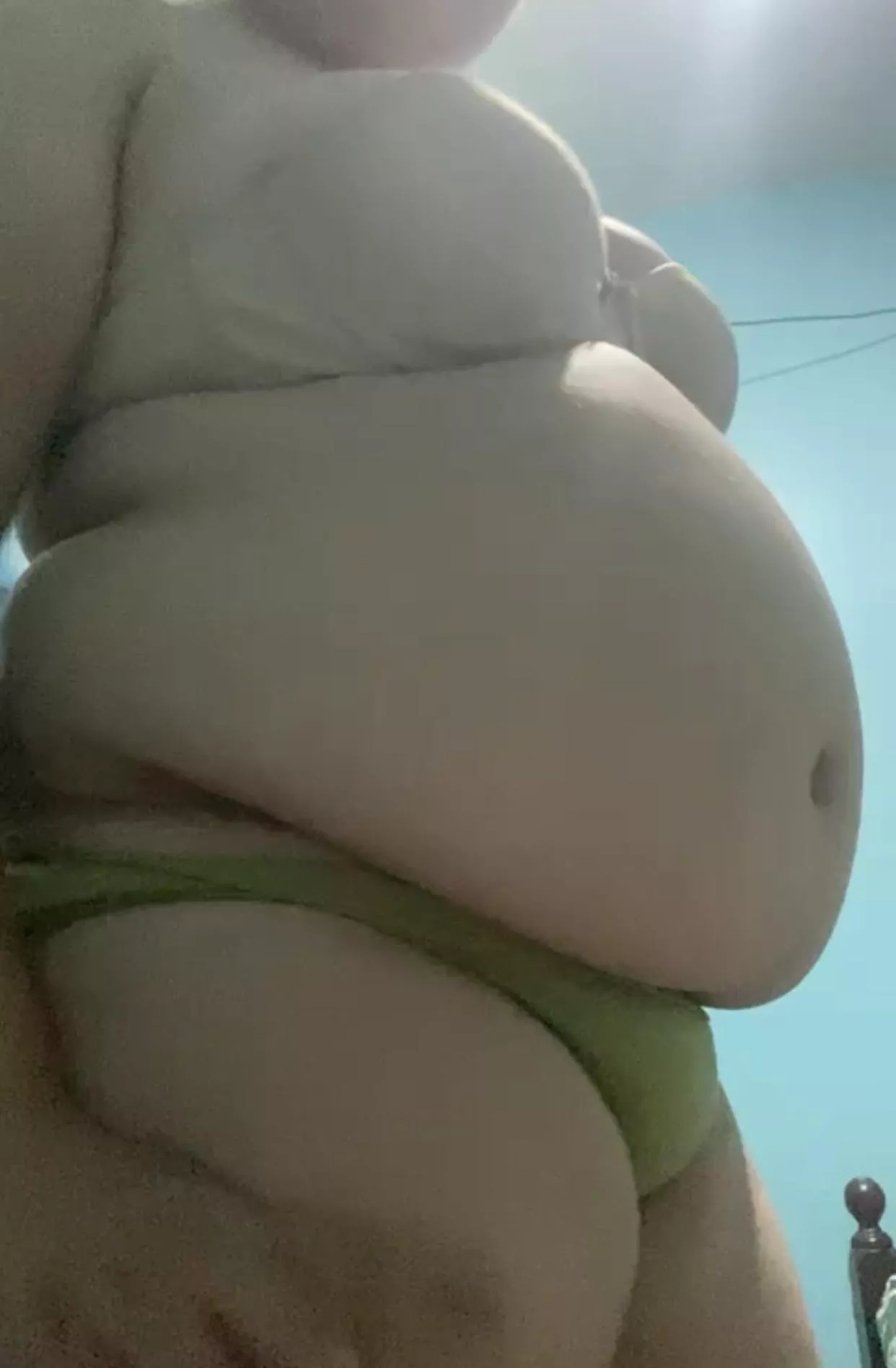 spoil this belly please and i can spoil you too 🥰😍