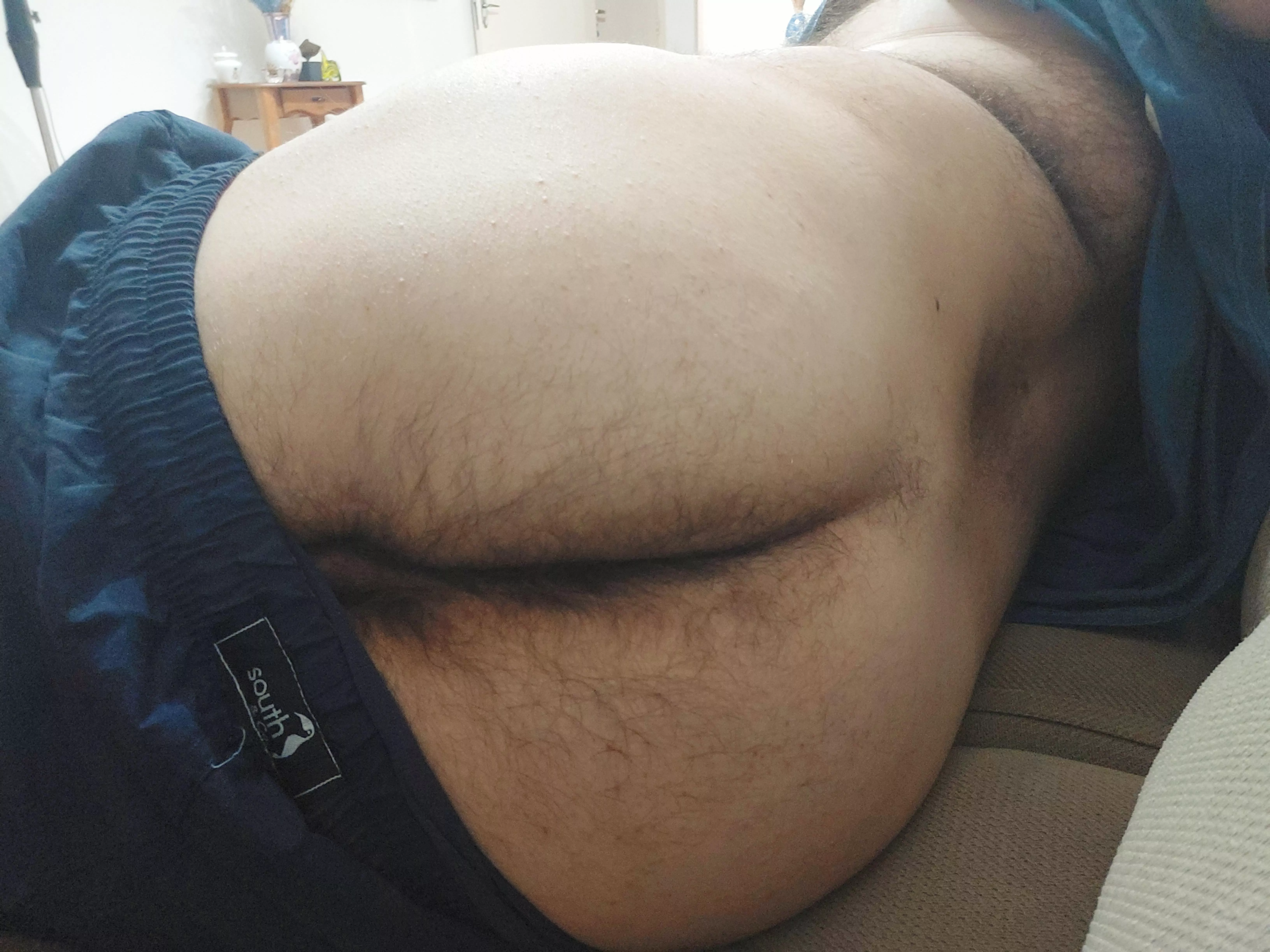 spread my cheeks and check my hairy crack :)