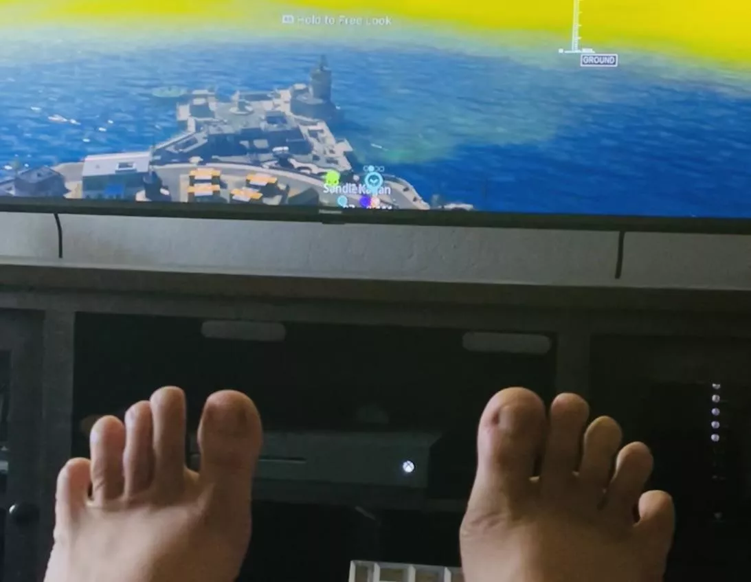 Spreading my gamer toes