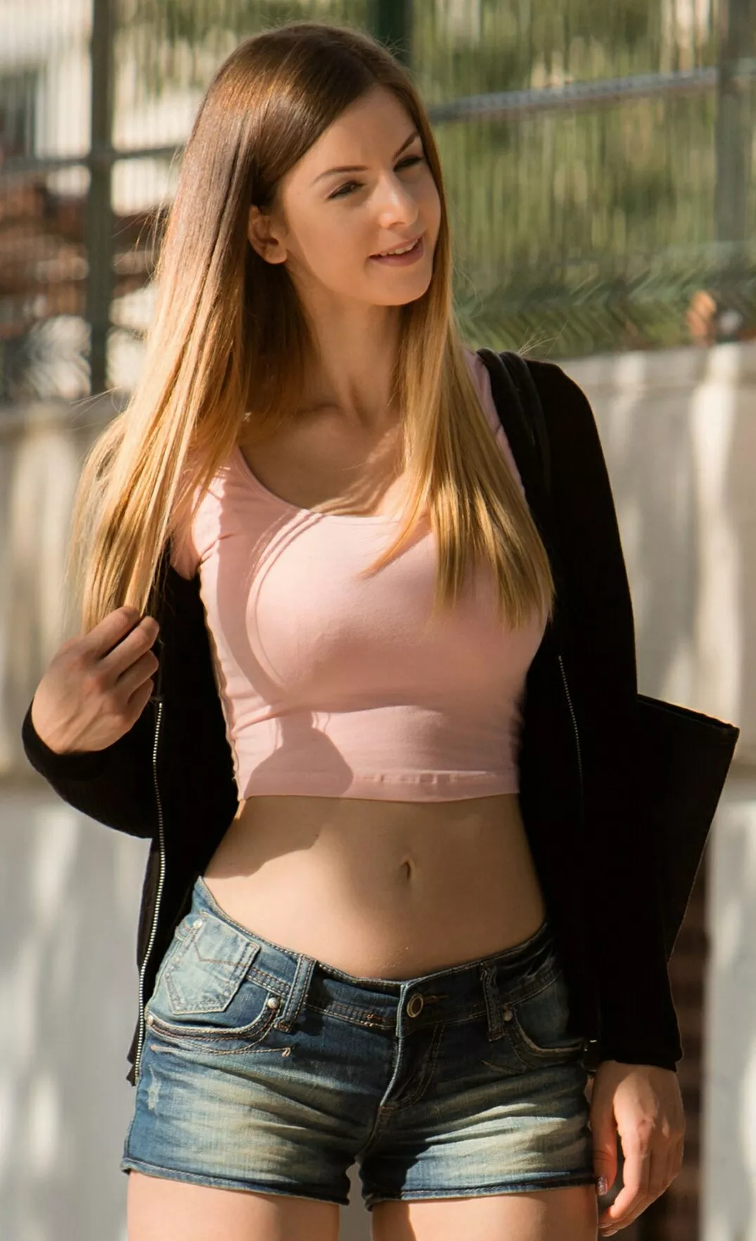 ��?Stella Cox