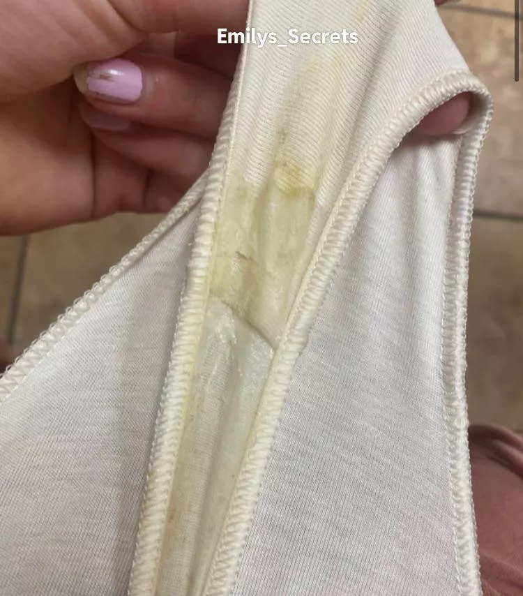 Strong scented, messy panties from a college girl athlete .. would you taste these ? 💗💦