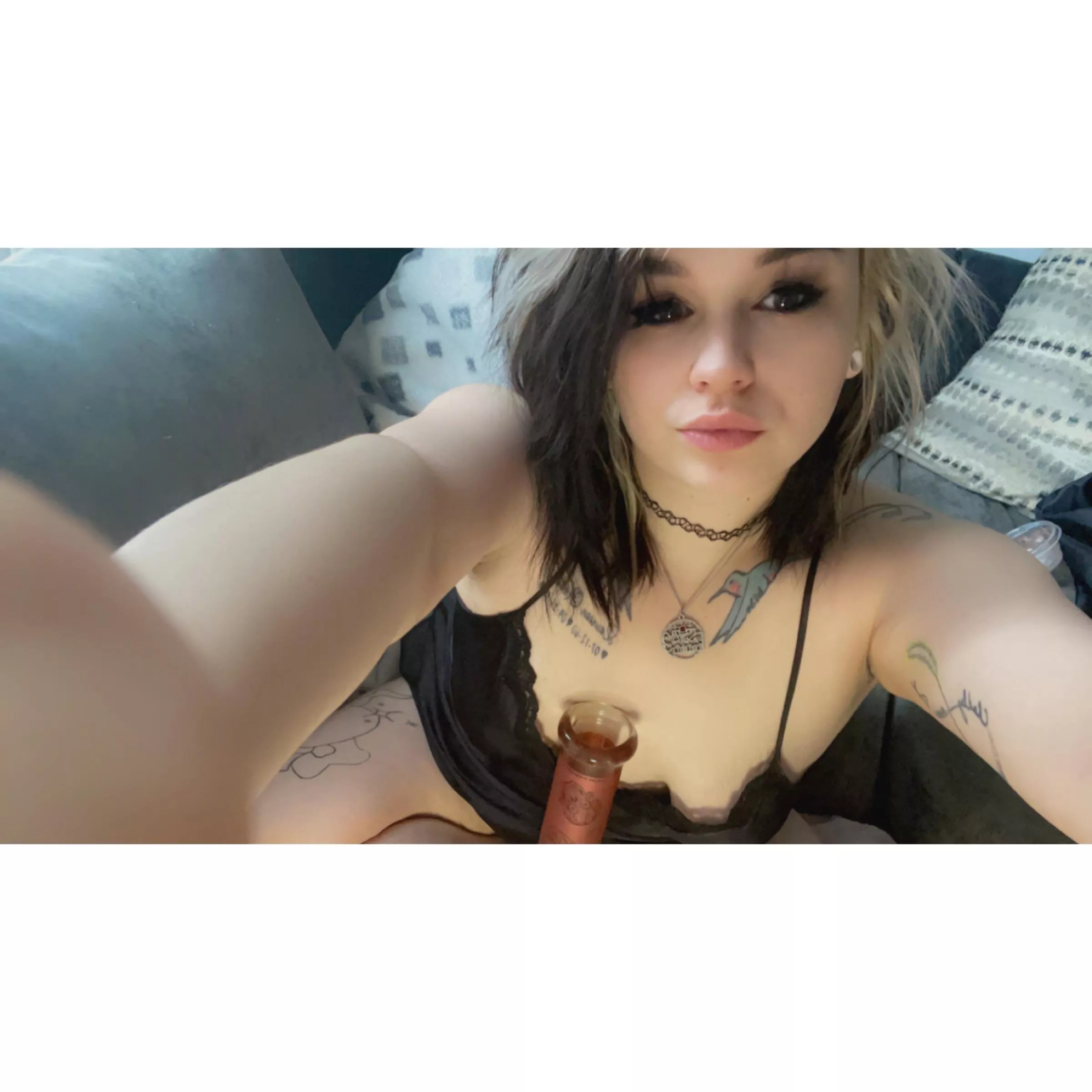 Submissive goth stoner slut ðŸ–¤ you know where to find me ðŸ˜ˆ