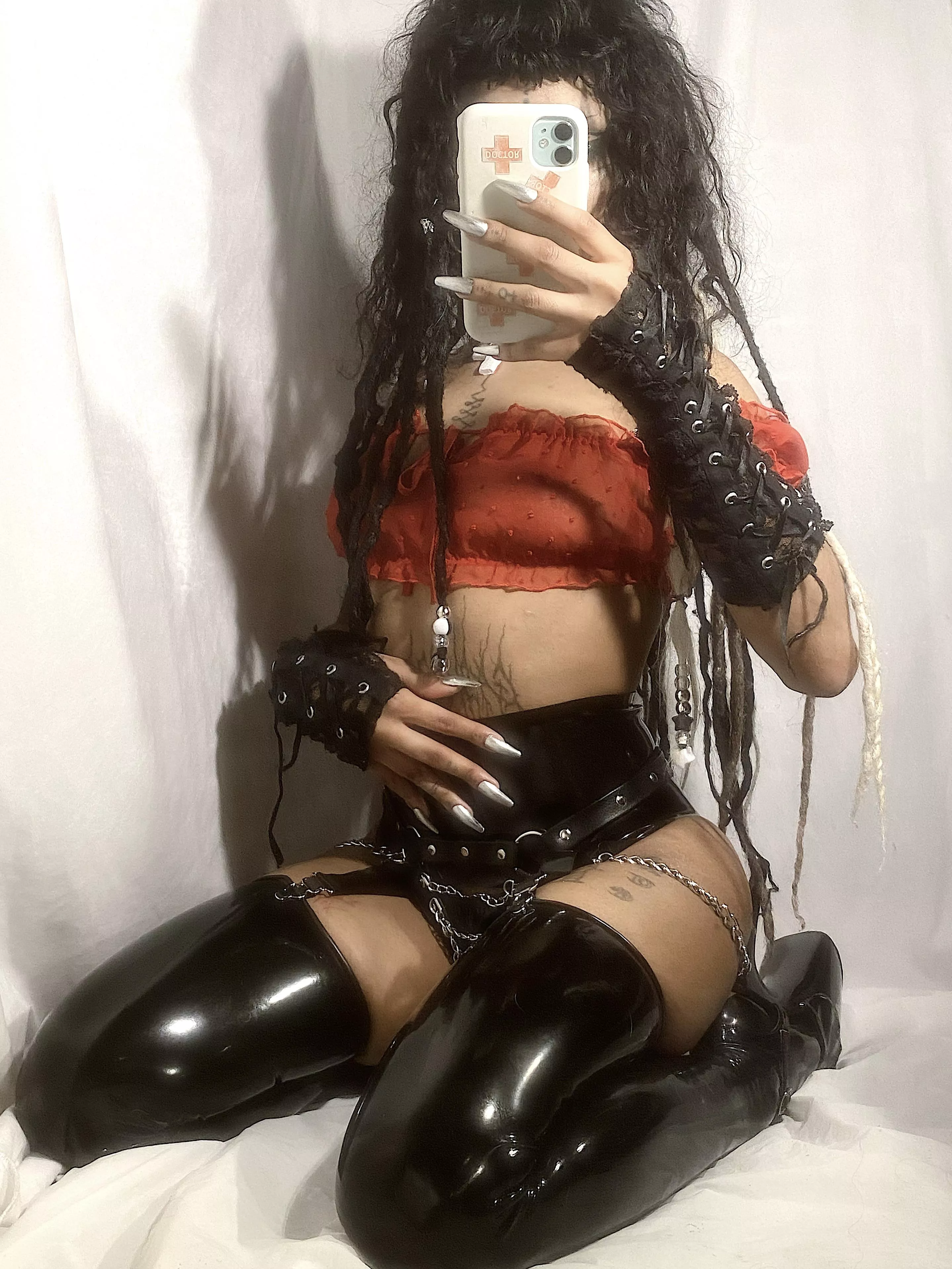 Submissive rubber doll at your service 🖤