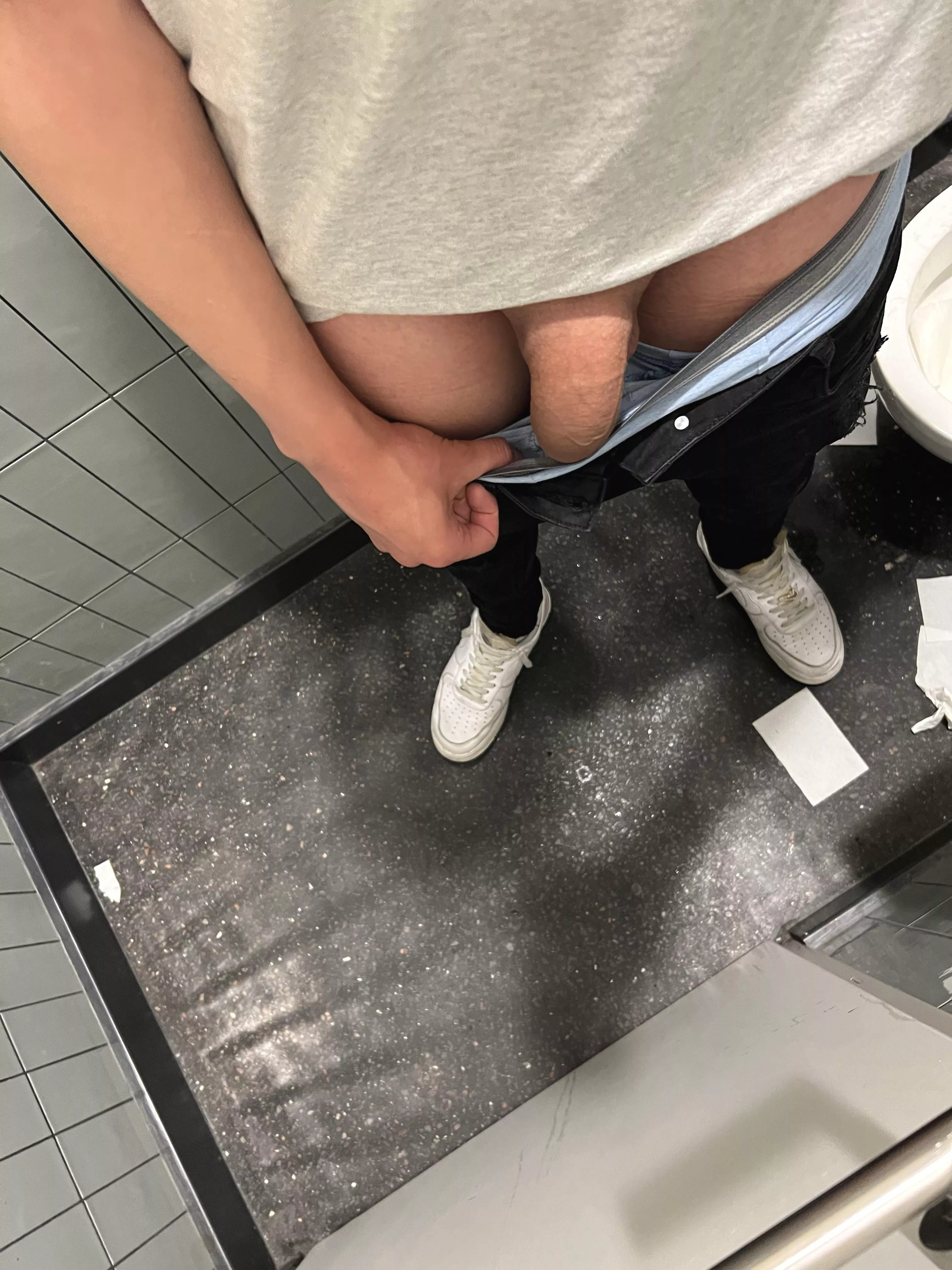 suck me in starbucks toilet?