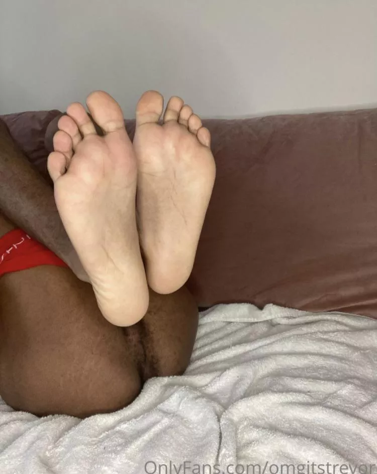 Suck my toes while you fuck me