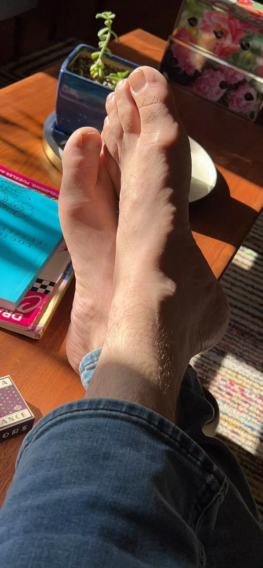 sun warmed toes on this sunny #footfriday