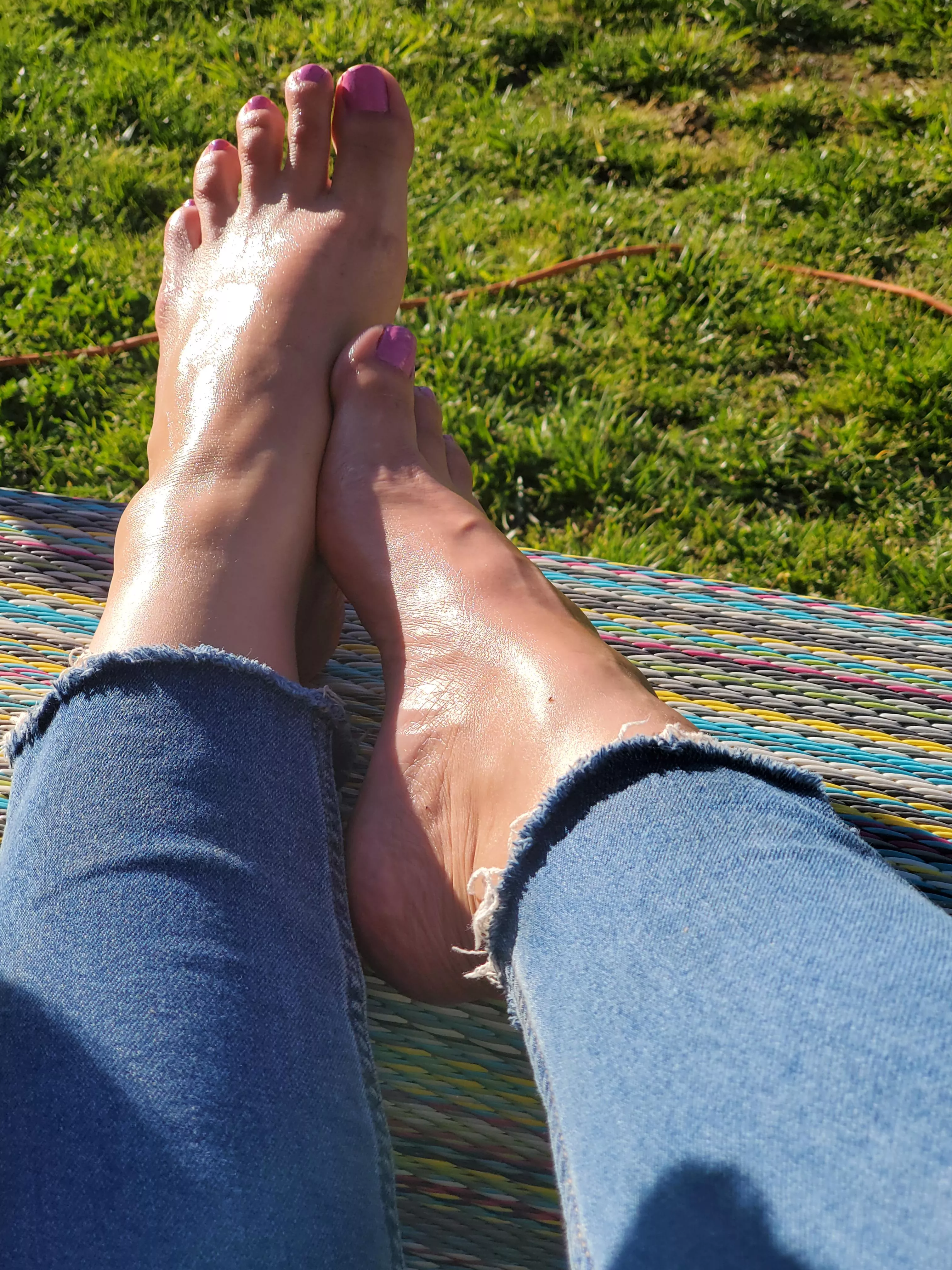 sunning my long toes! ðŸŒž